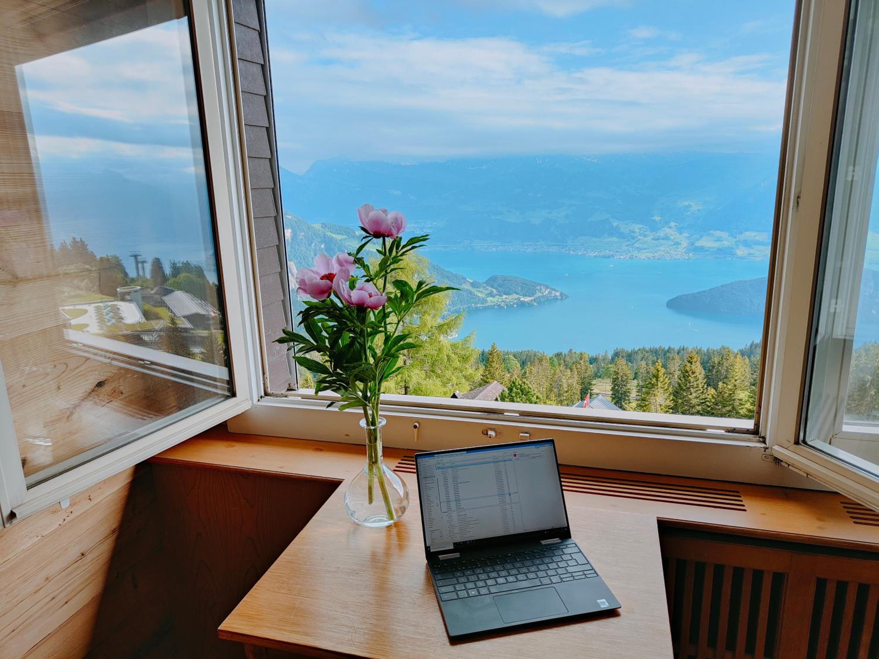 Standard Room with Lake and Mountain View - Photo 5