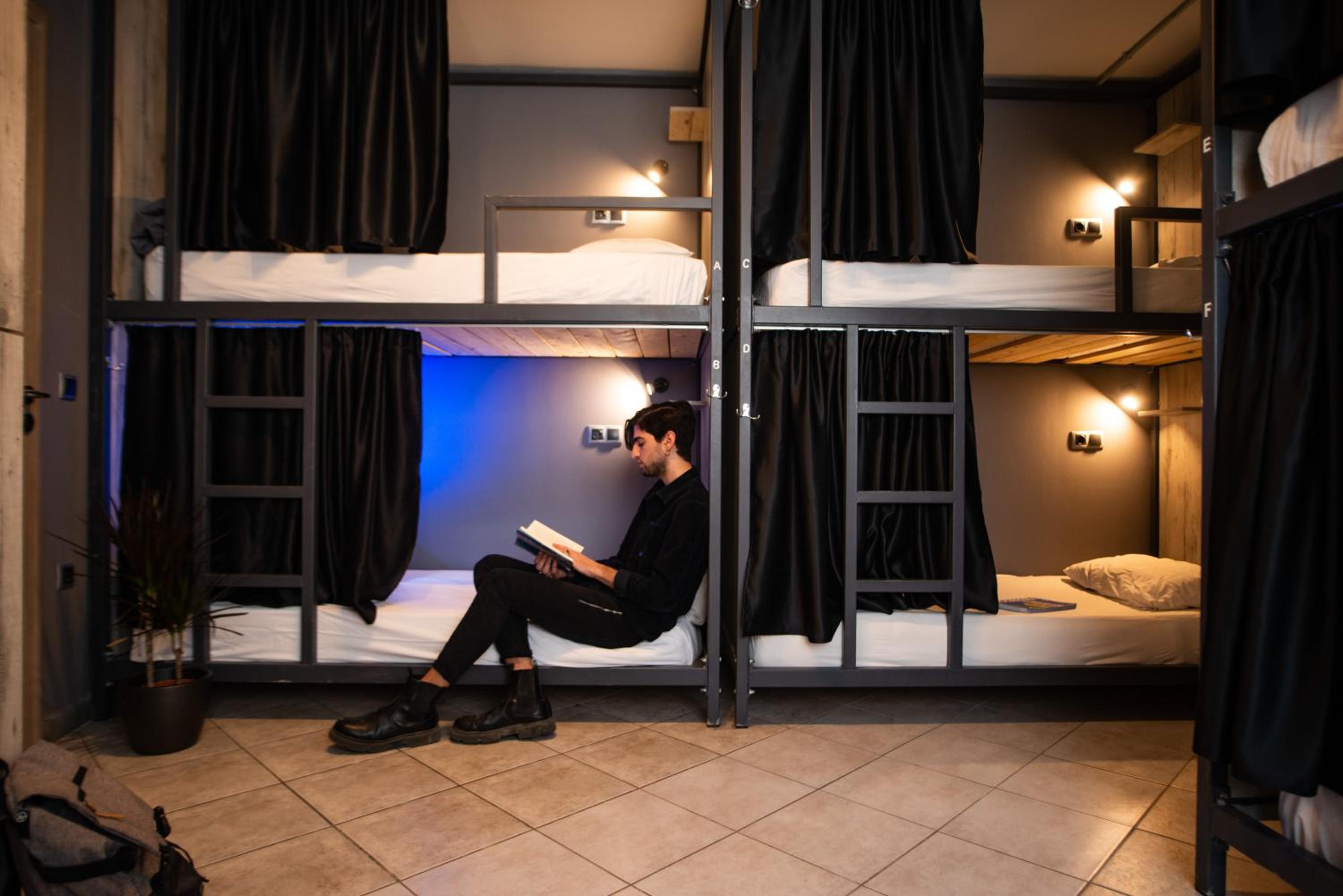 Bed in 6-Bed Mixed Dormitory Room photo 2