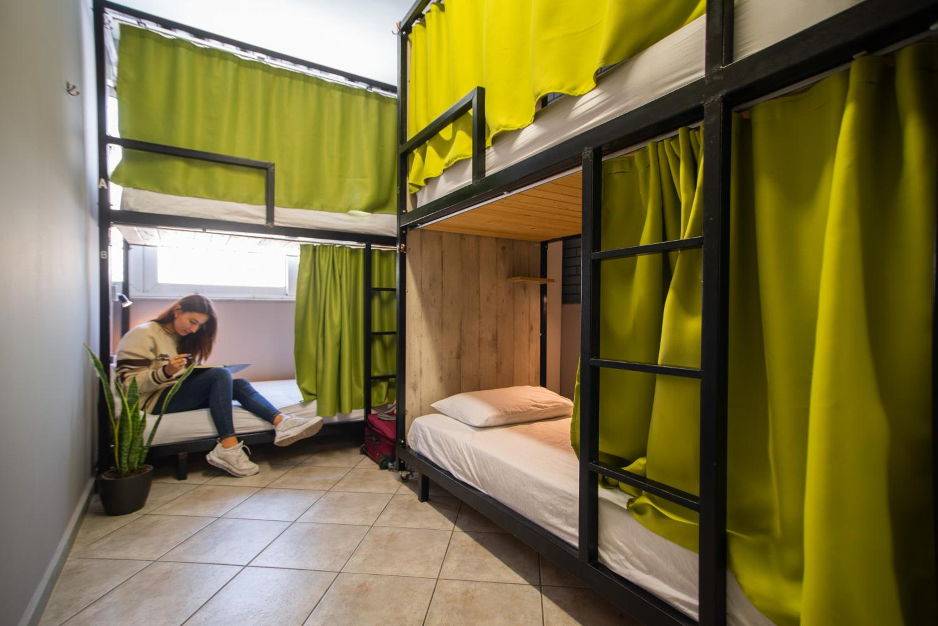 Bed in 8-Bed Mixed Dormitory Room photo 3