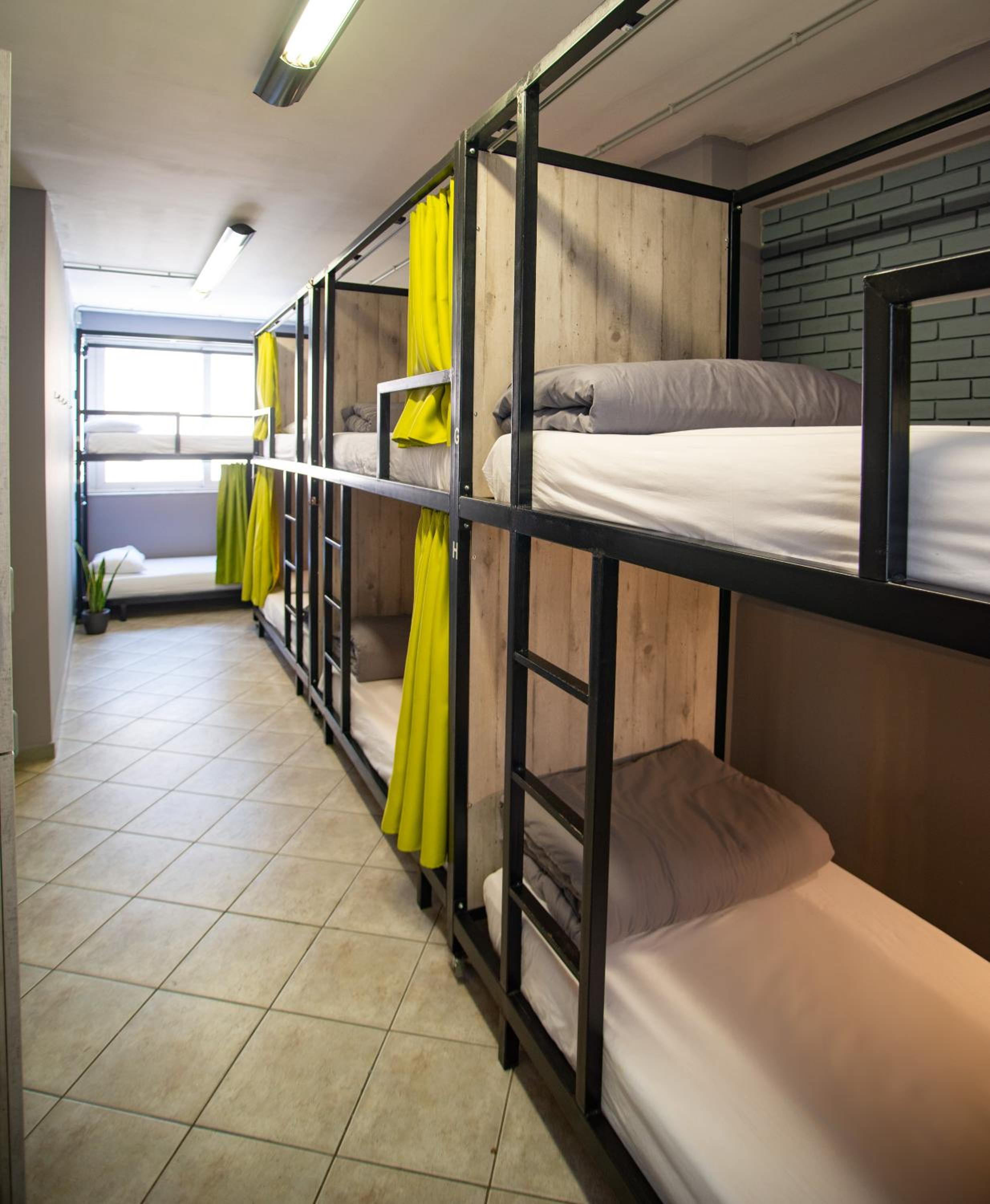 Bed in 6-Bed Female Dormitory Room photo 3