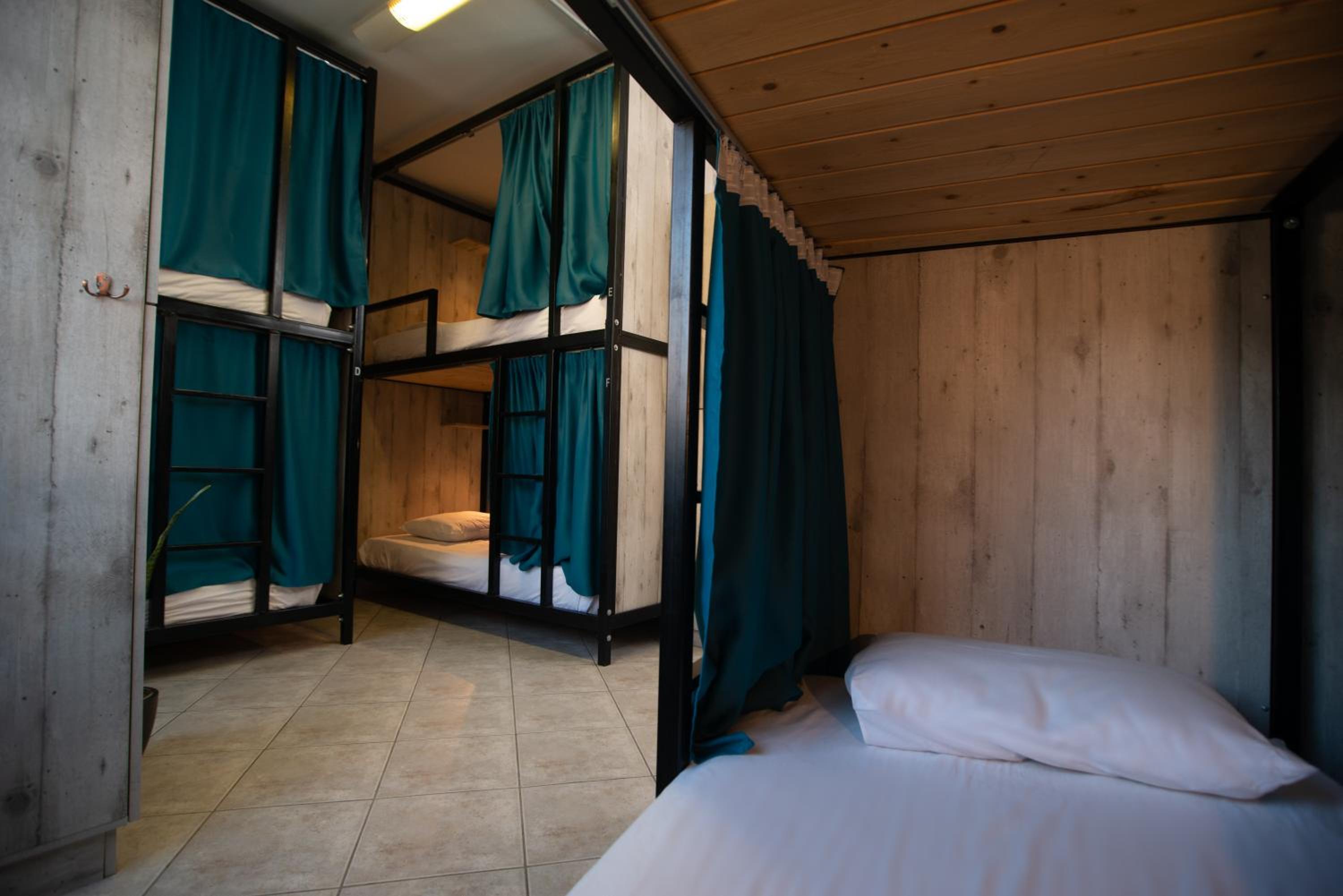 Bed in 8-Bed Mixed Dormitory Room photo 2