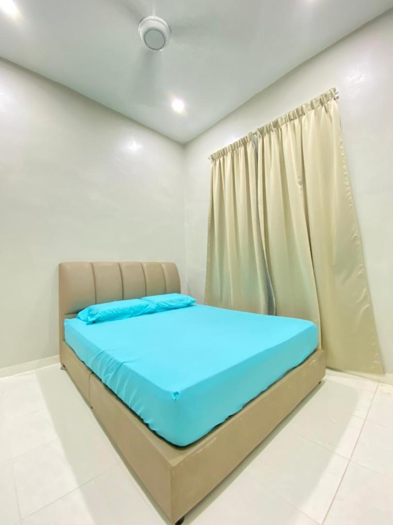 Three-Bedroom House photo 2