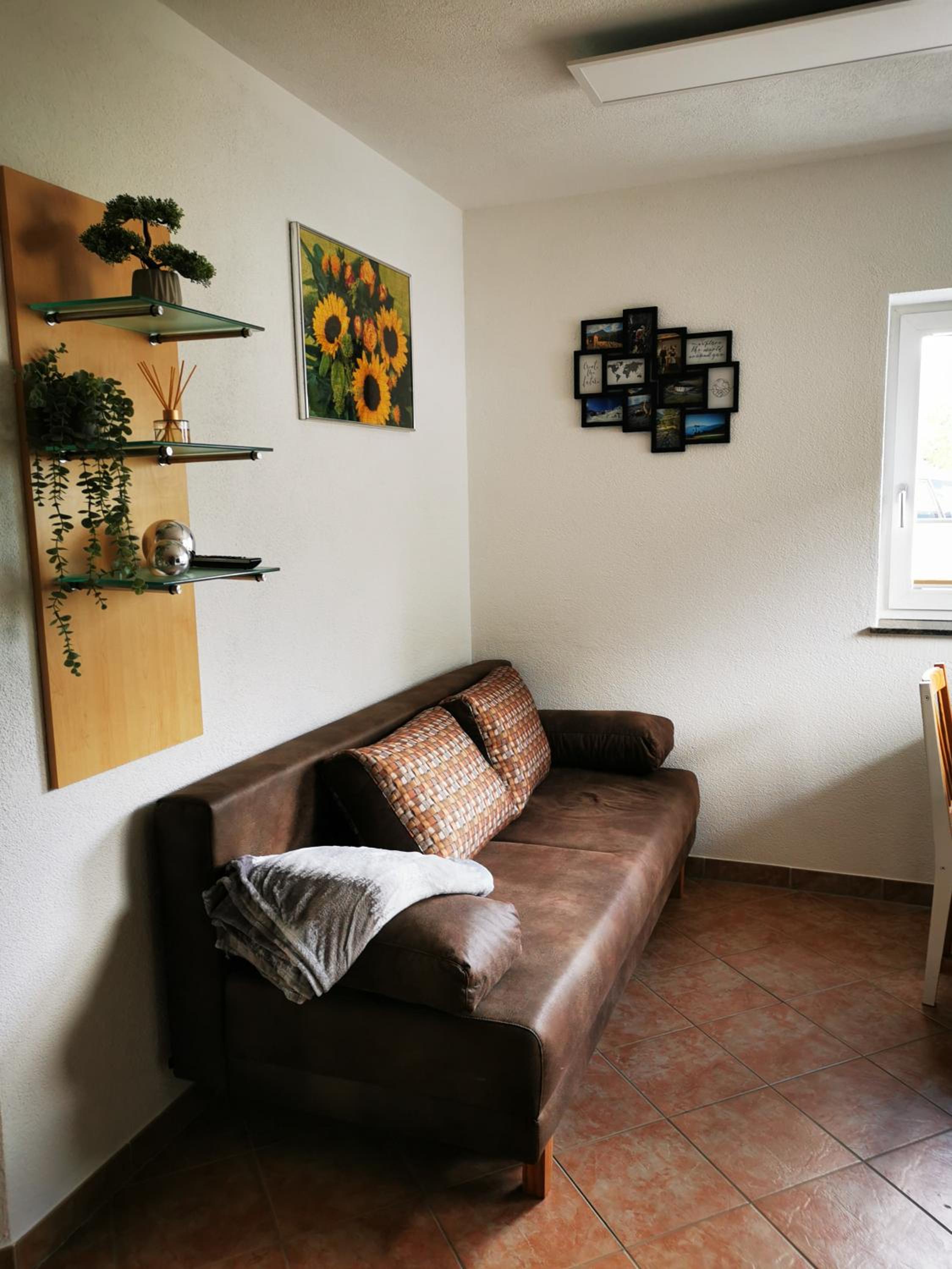 One-Bedroom Apartment photo 1