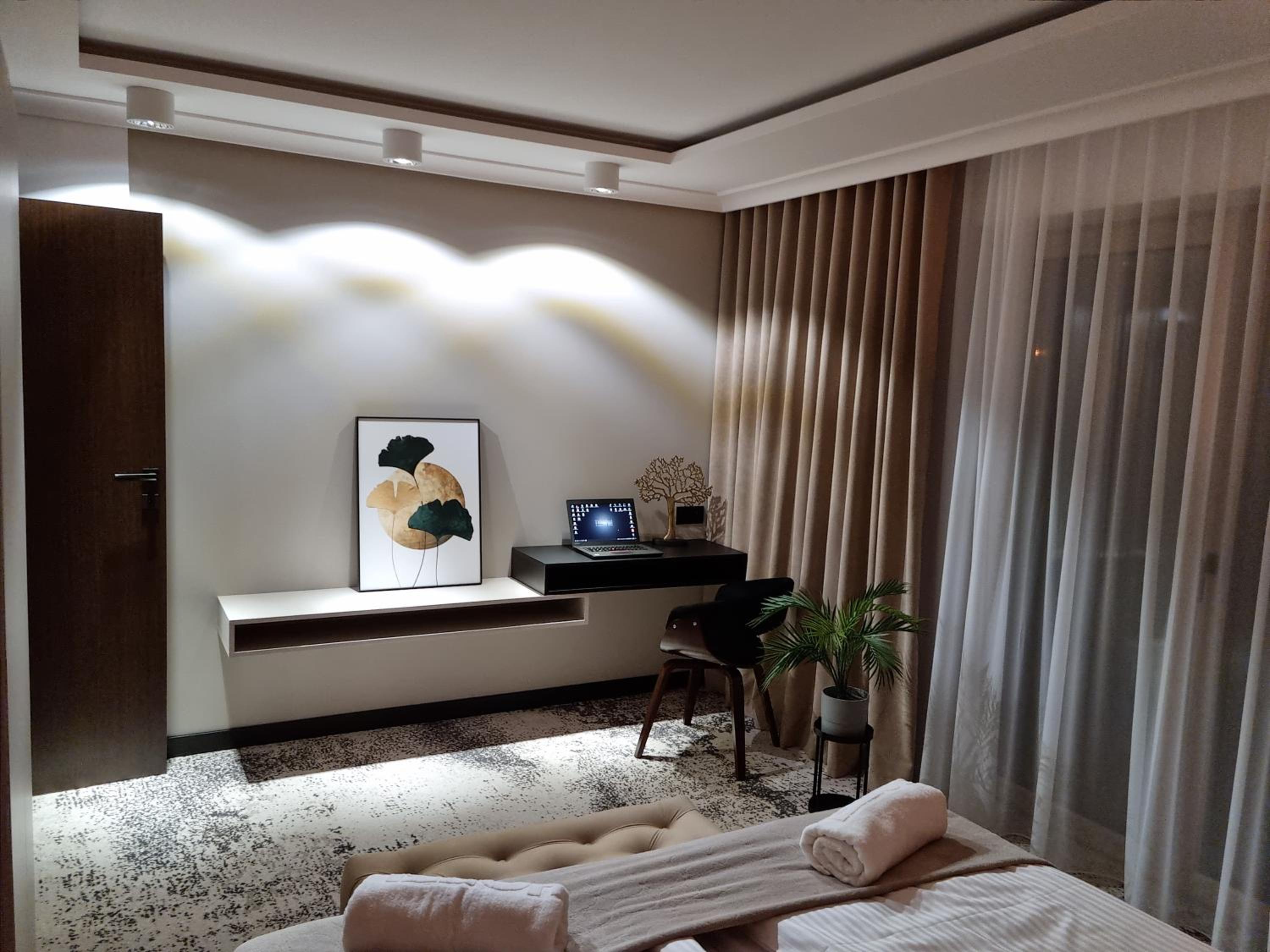 Apartment with Balcony - Photo 7