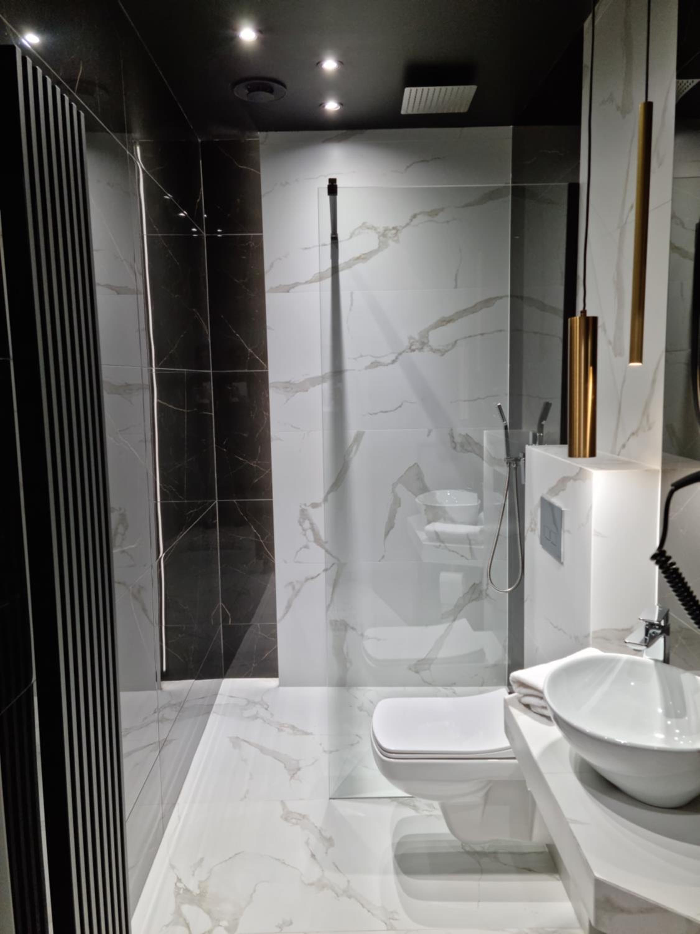 Double Room with Private Bathroom - Photo 11