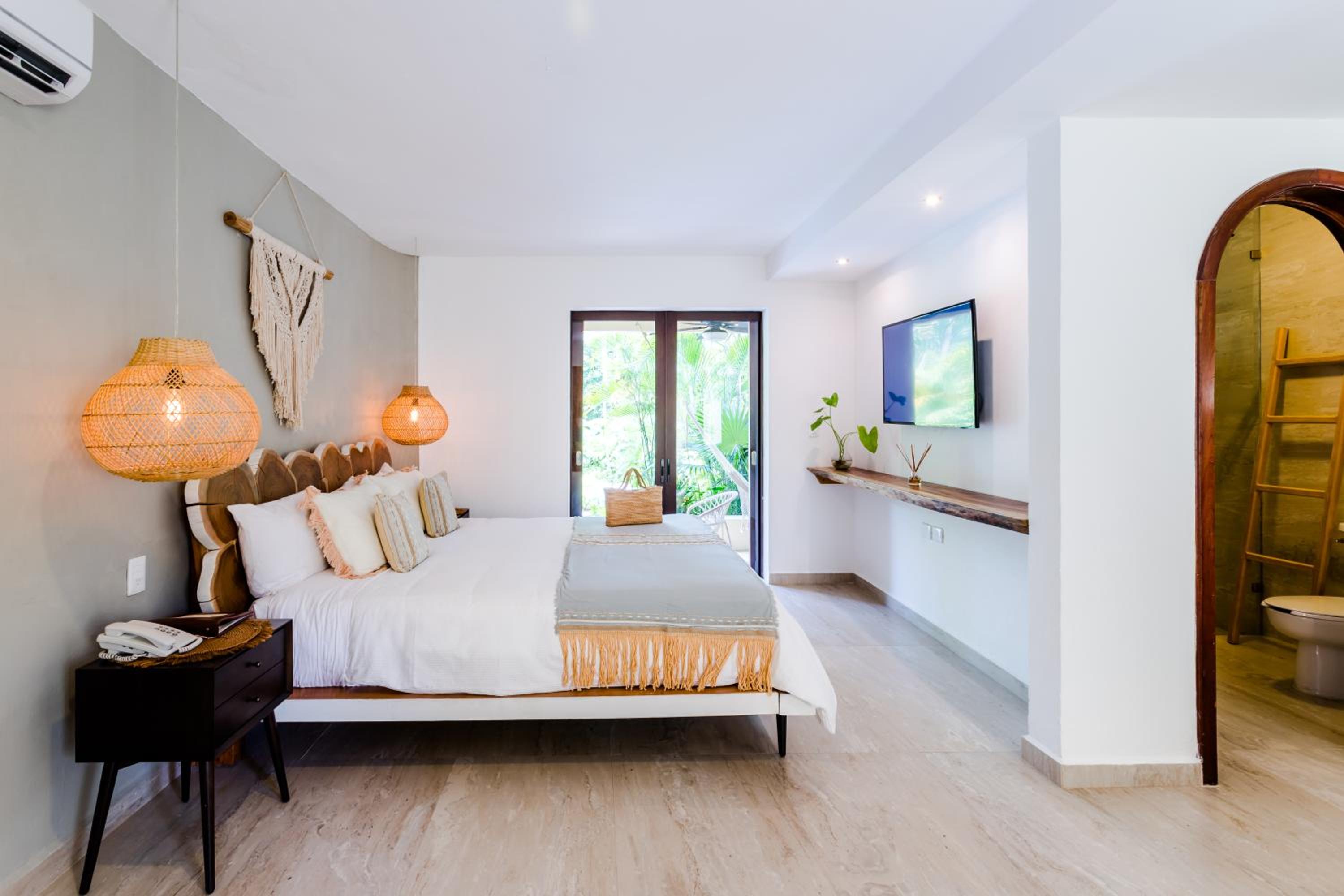 Suite with Garden View