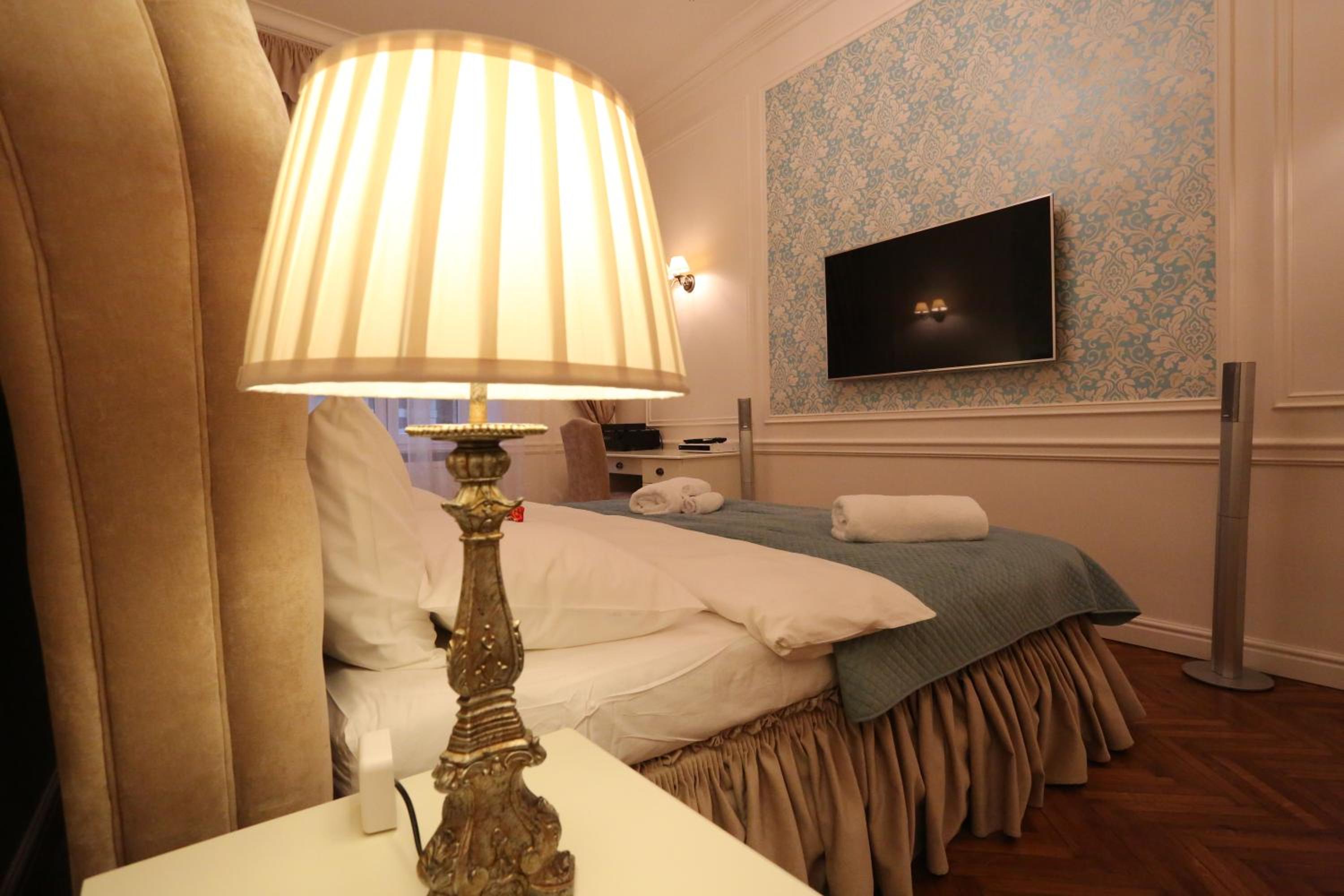 Deluxe Two-Bedroom Apartment