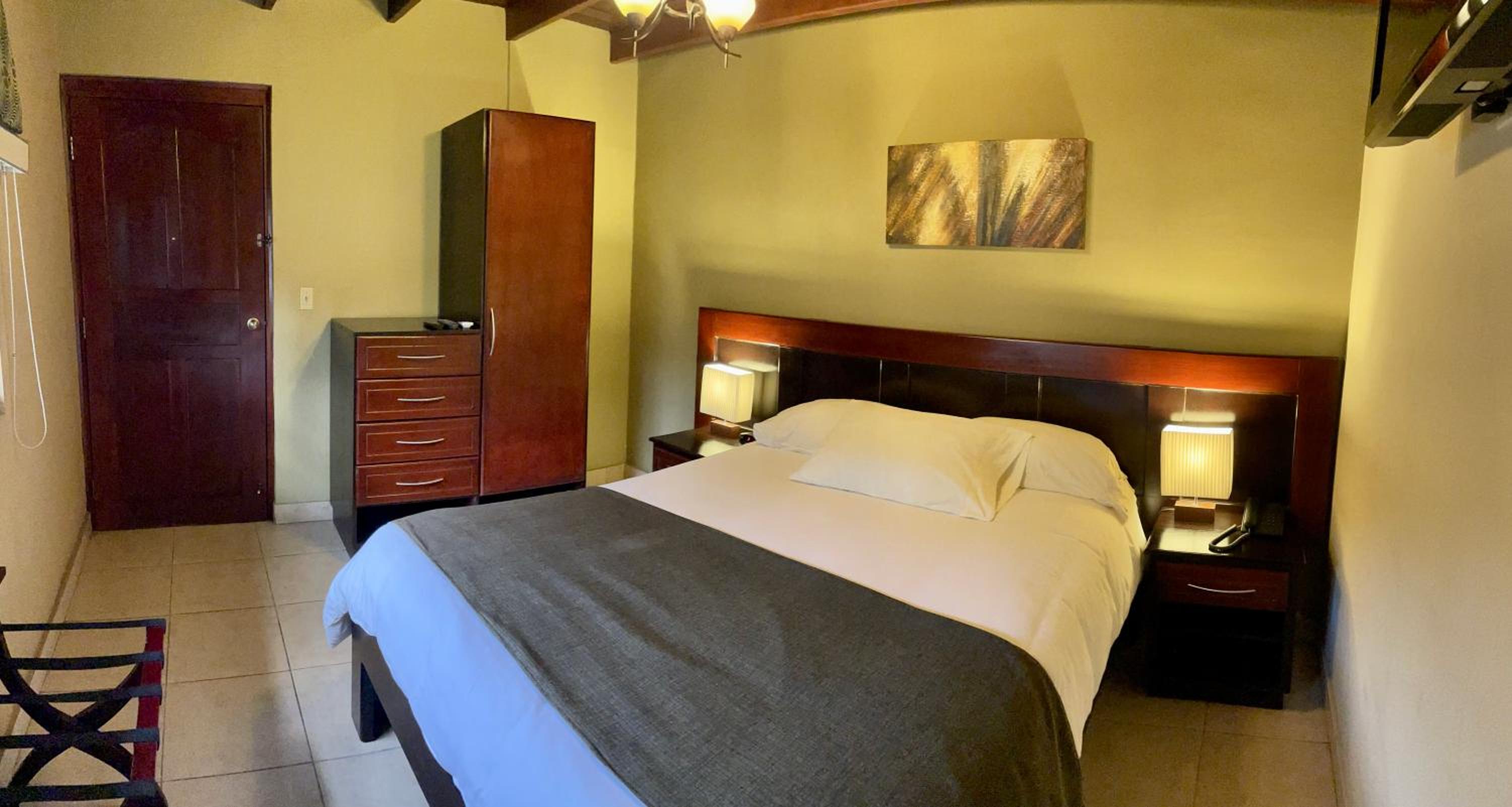 Standard Queen Room photo 2