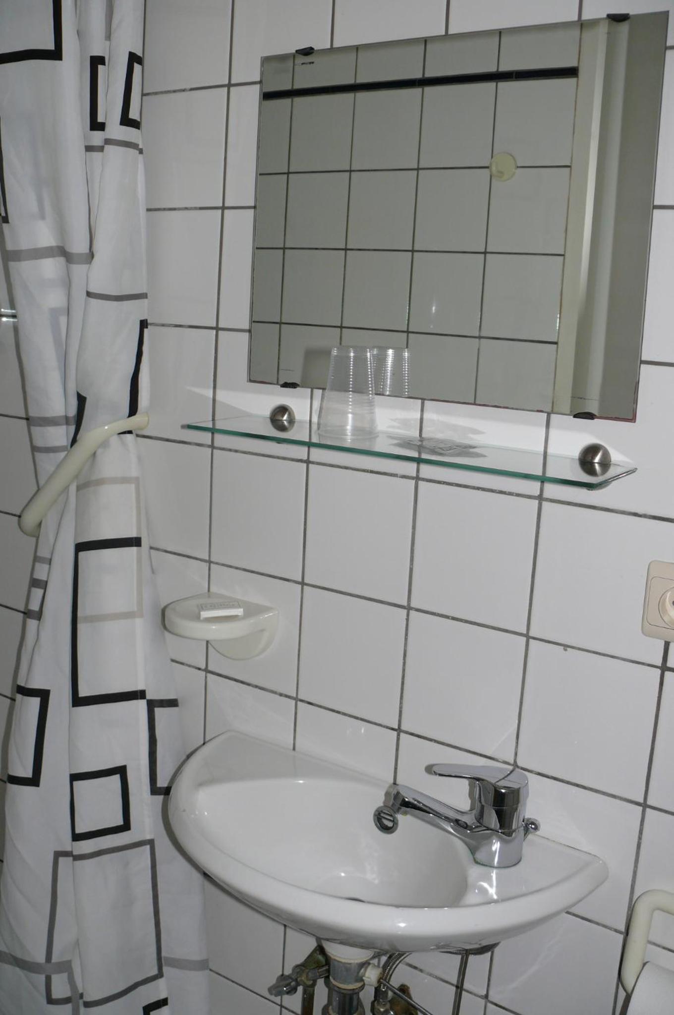 Quadruple Room - Photo 3