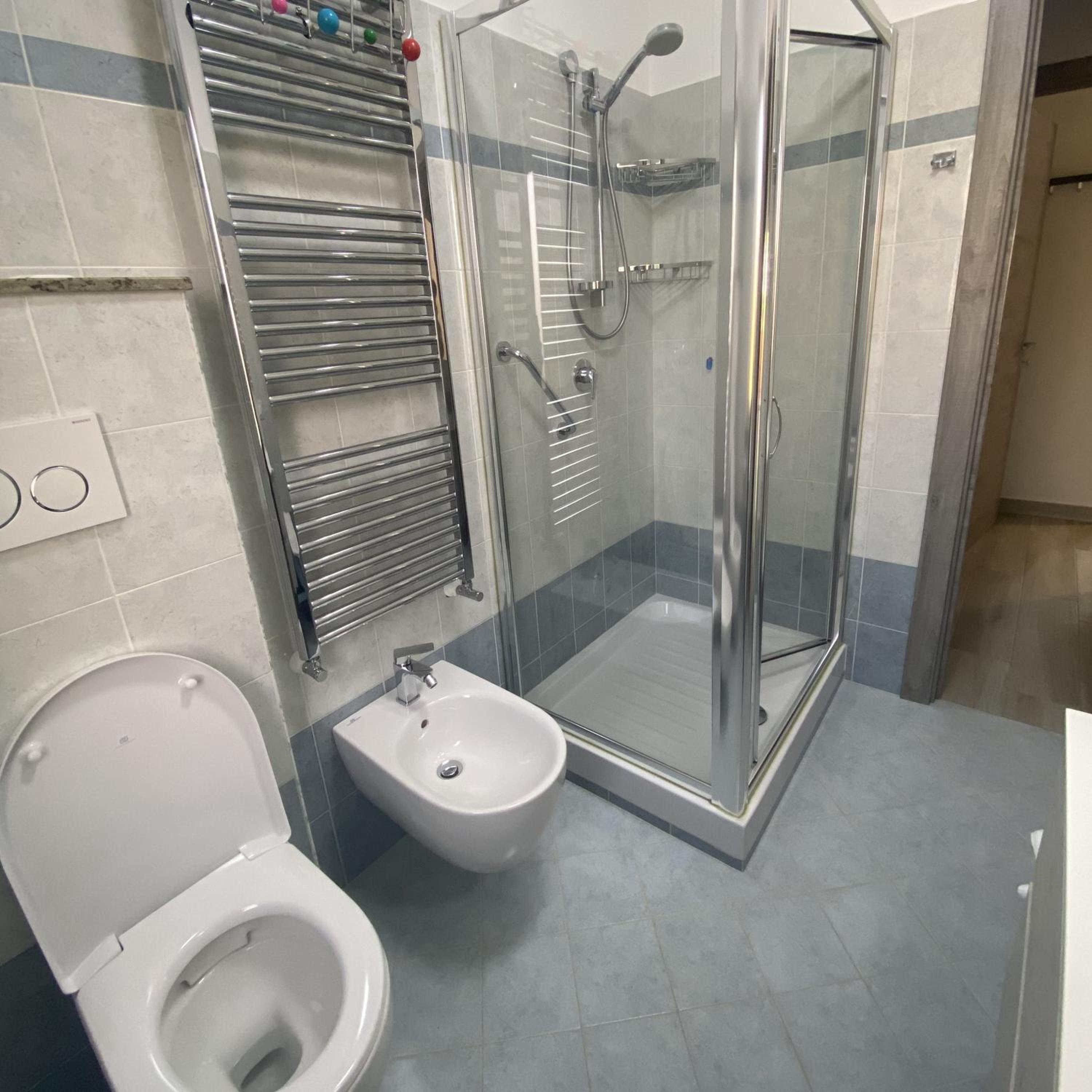 Quadruple Room with Balcony - Photo 6
