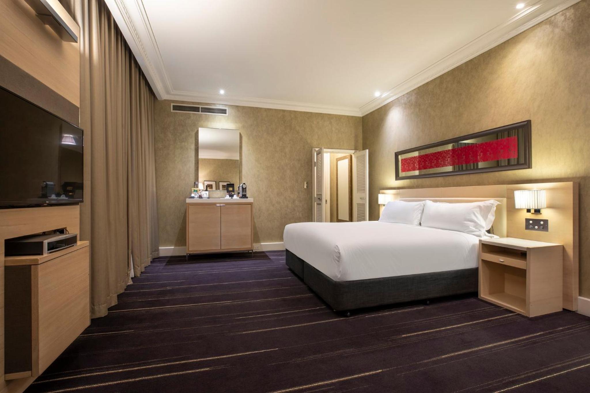 Junior King Suite - Club Lounge Access - Photo 2