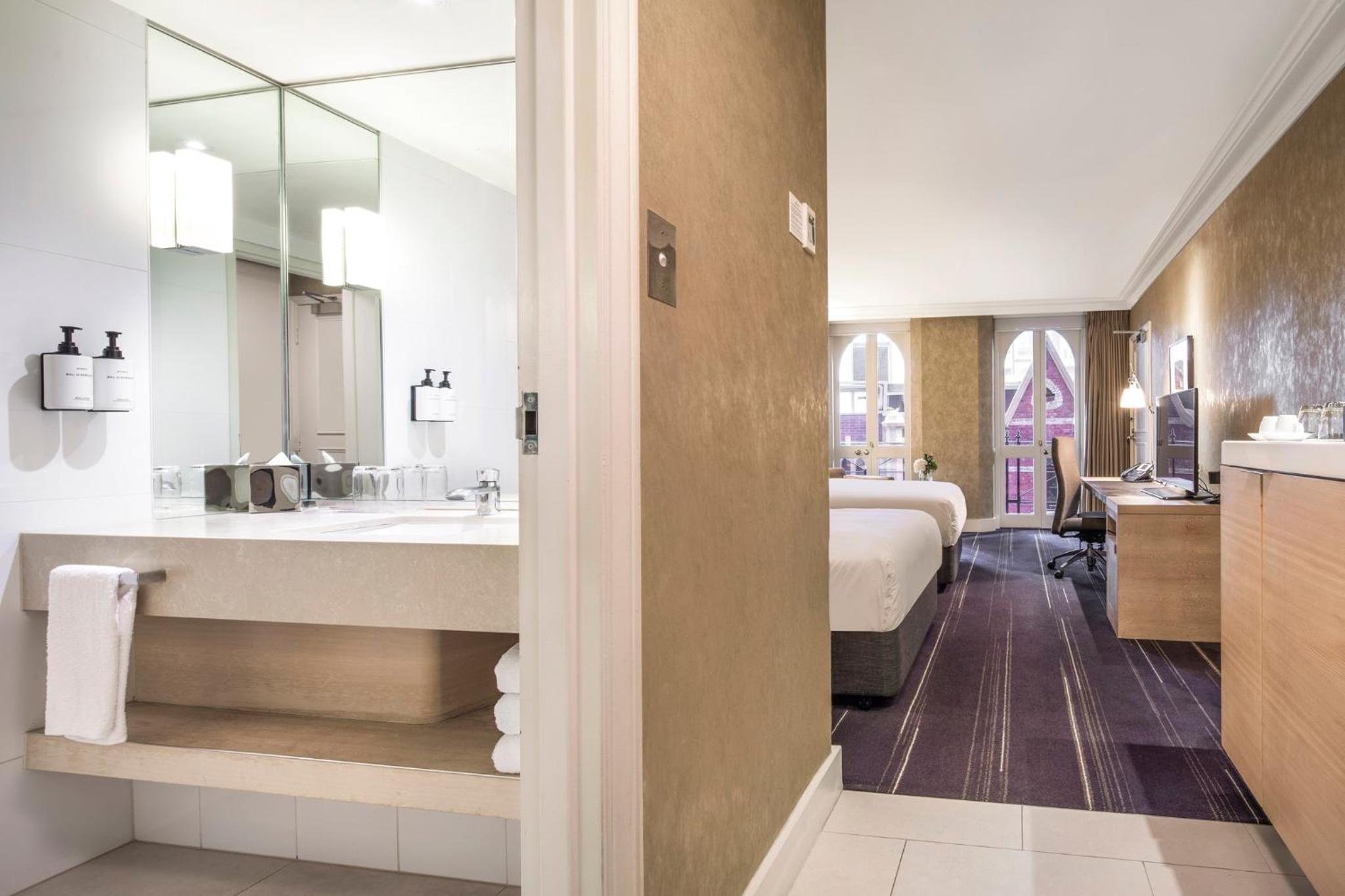 Classic Double Room with Two Double Beds - Photo 4