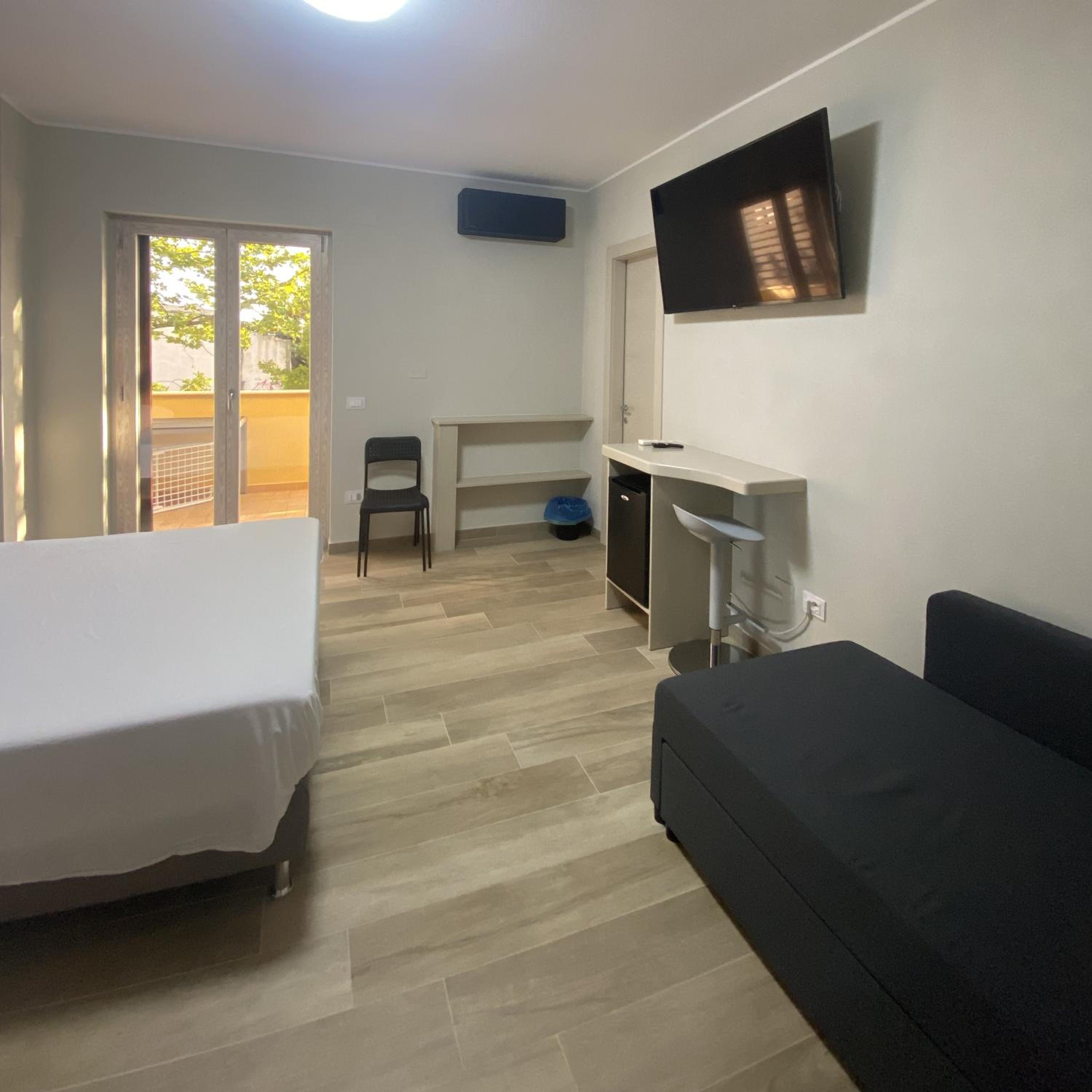 Double Room with Terrace - Photo 4