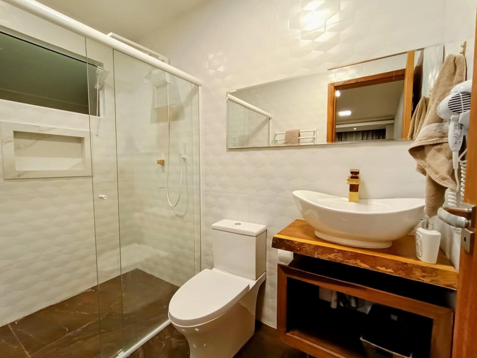 Deluxe Queen Room with Two Queen Beds - Photo 7