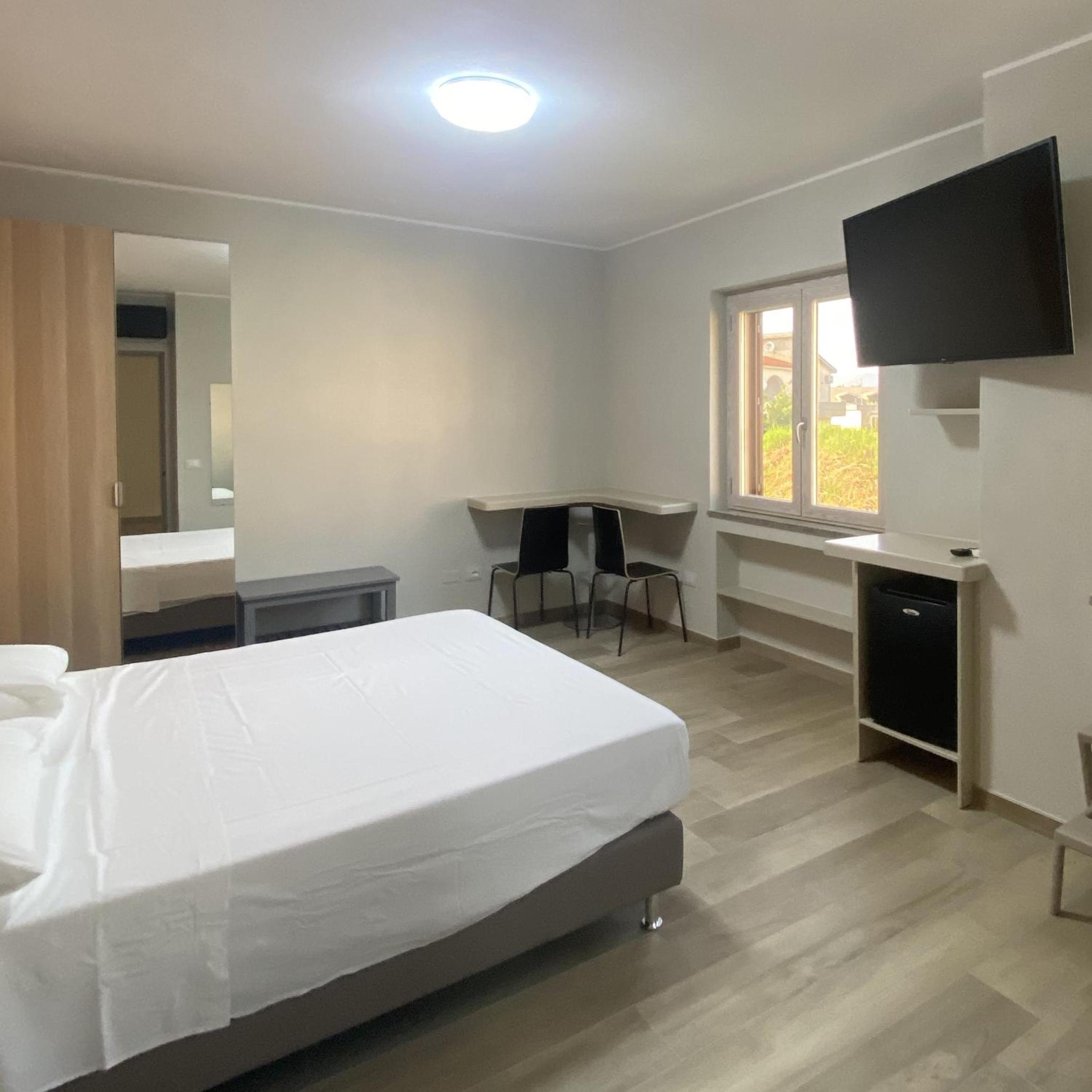 Double Room - Photo 3