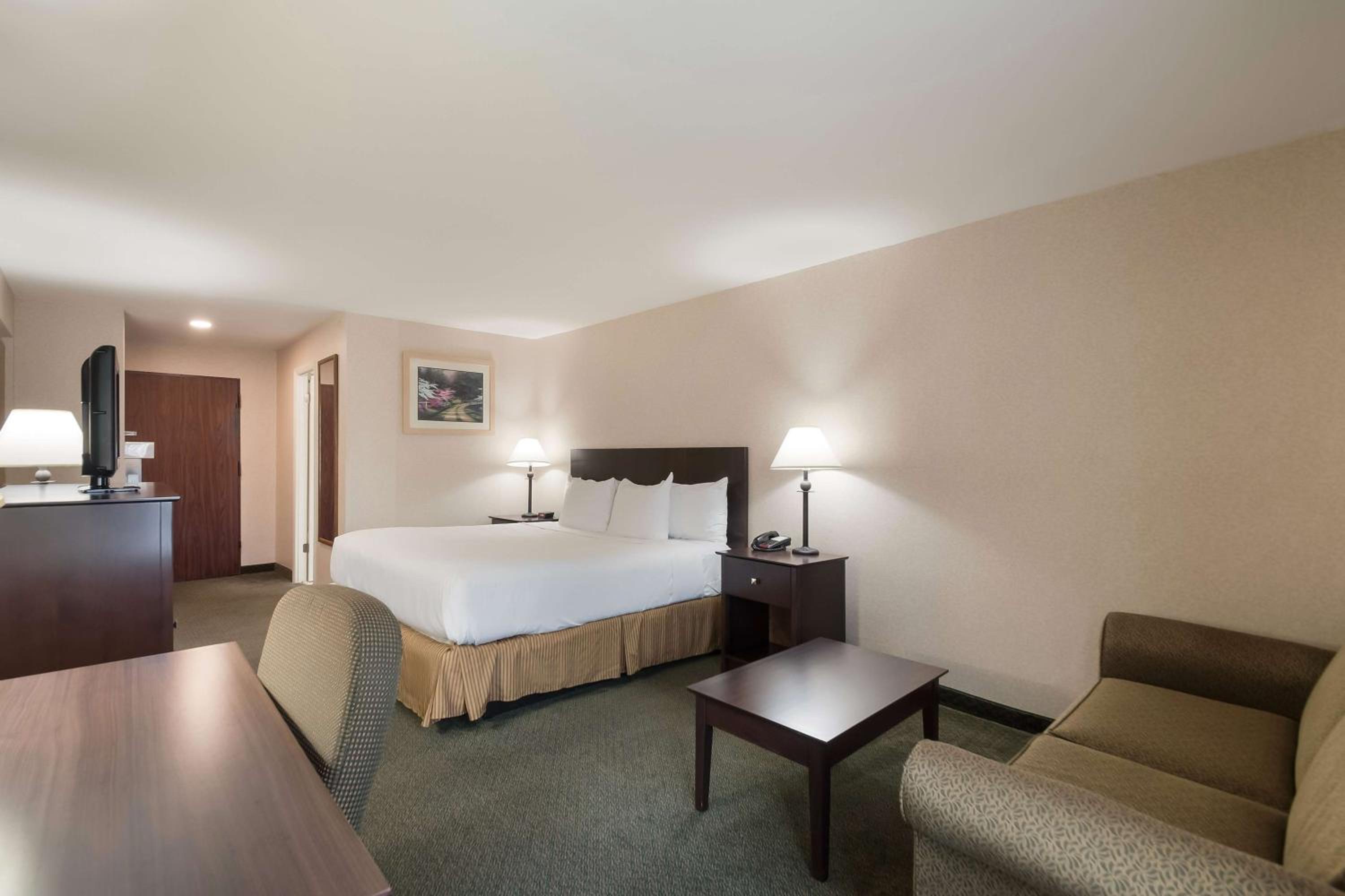 King Room - Non-Smoking - Photo 2