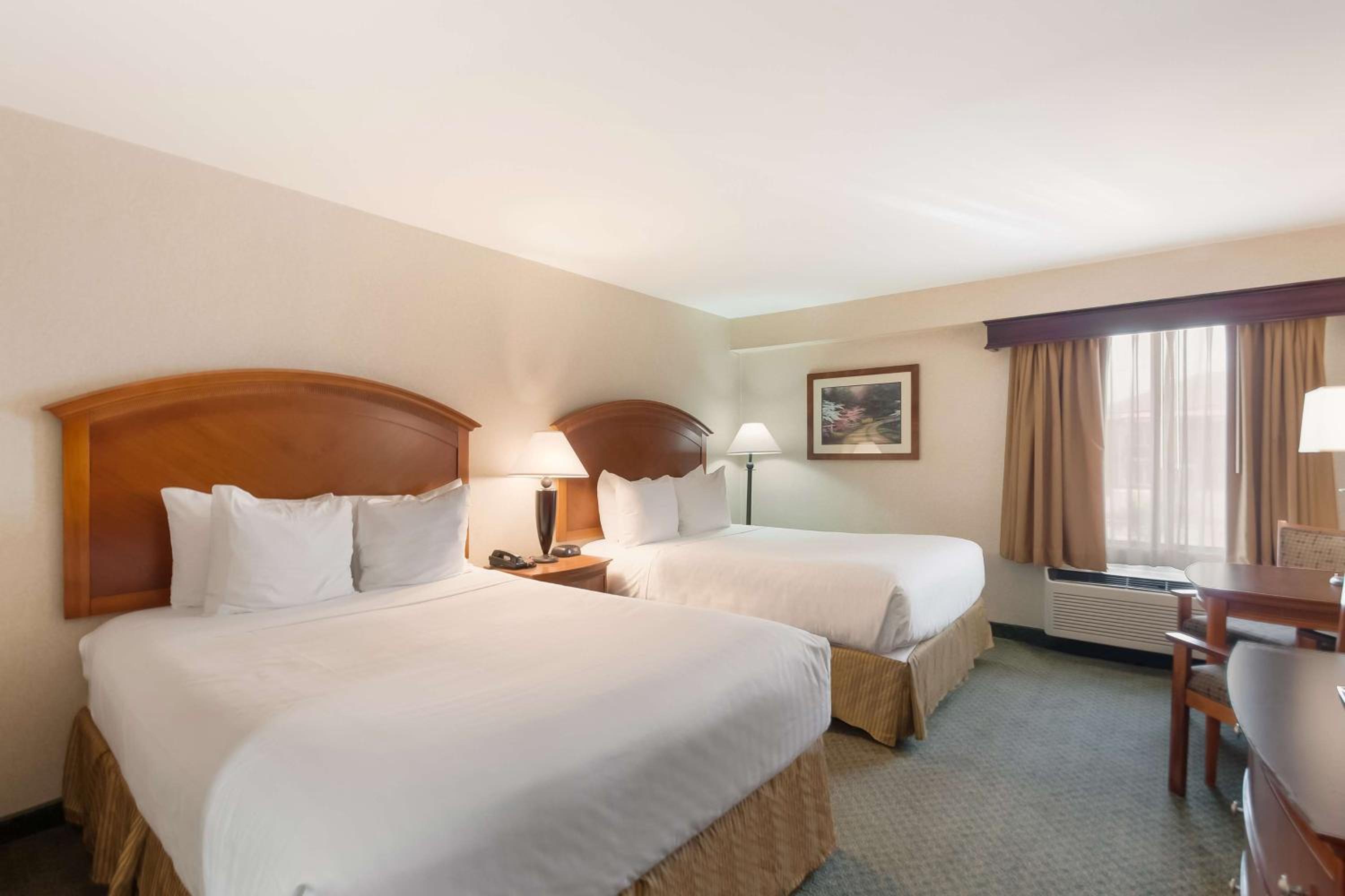 Queen Room with Two Queen Beds - Non-Smoking - Photo 1