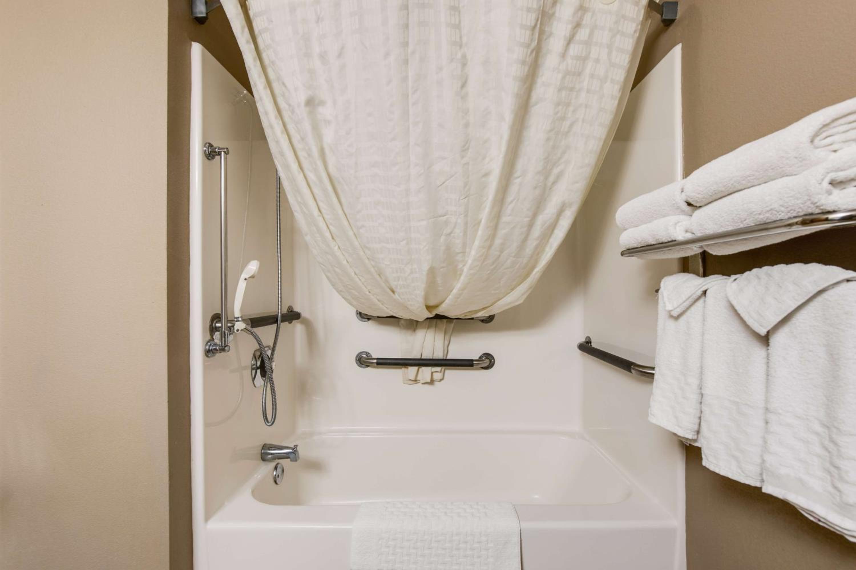 King Room with Spa Bath - Disability Access/Hearing Access/Non-Smoking photo 3