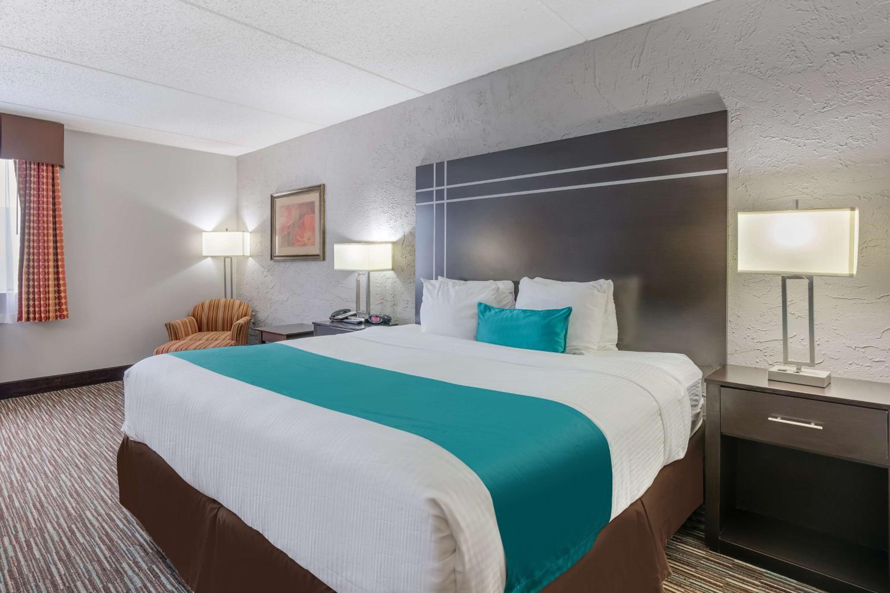 Standard King Room photo 1