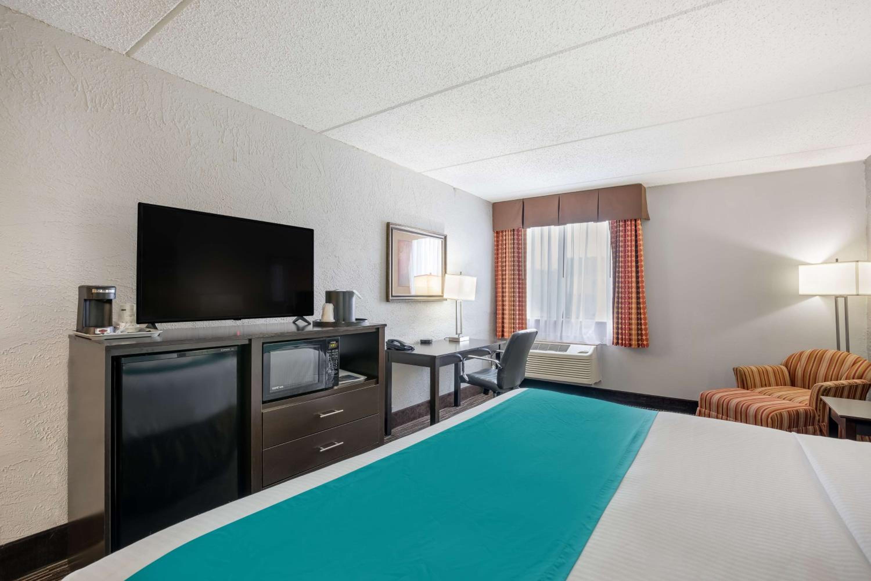 Standard King Room photo 2