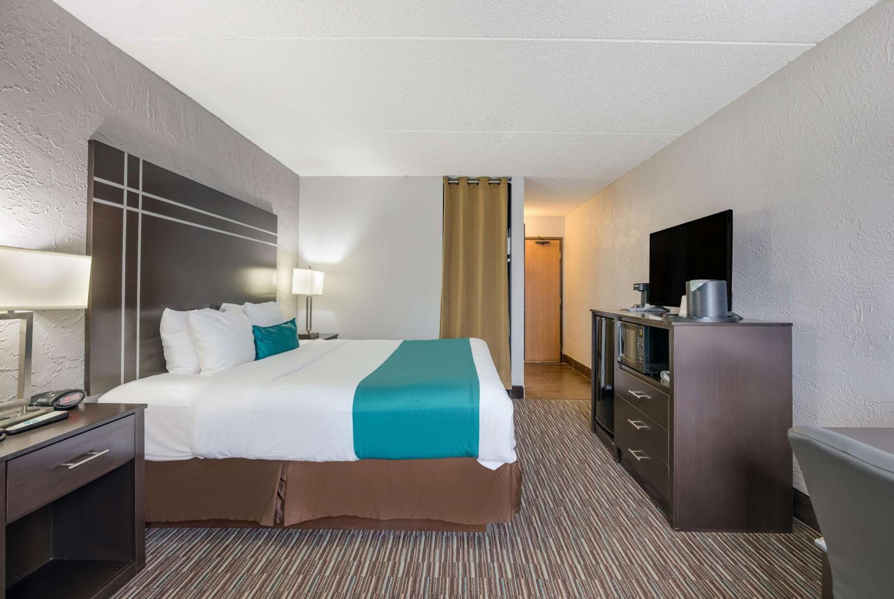 Standard King Room photo 3