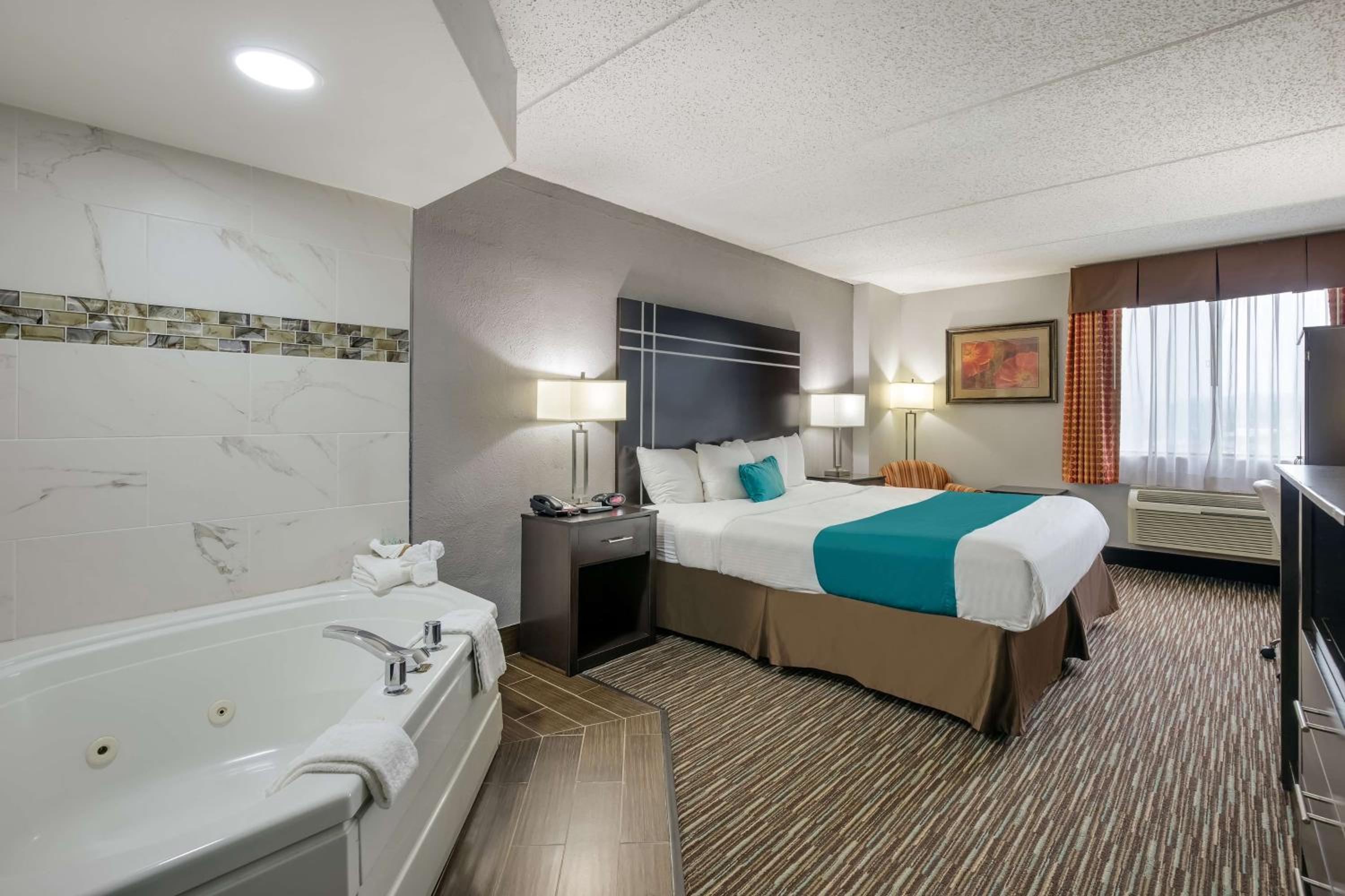 King Room with Spa Bath - Disability Access/Hearing Access/Non-Smoking photo 2