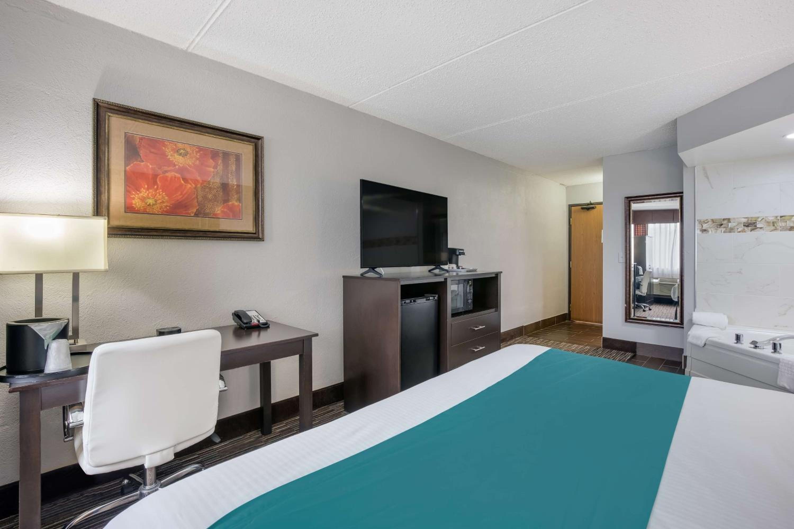 King Room with Spa Bath - Disability Access/Hearing Access/Non-Smoking photo 1