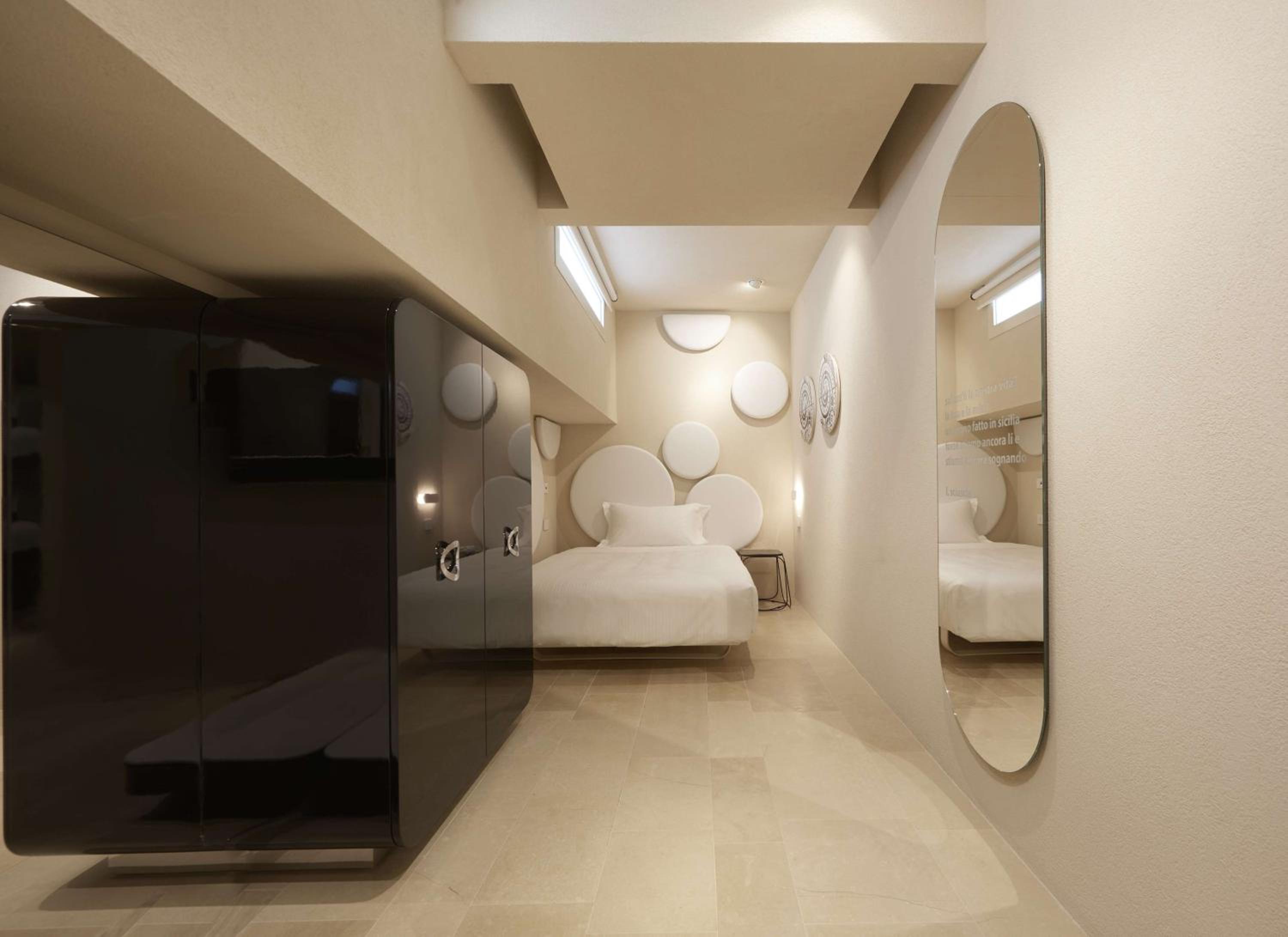 Executive Suite - Photo 5
