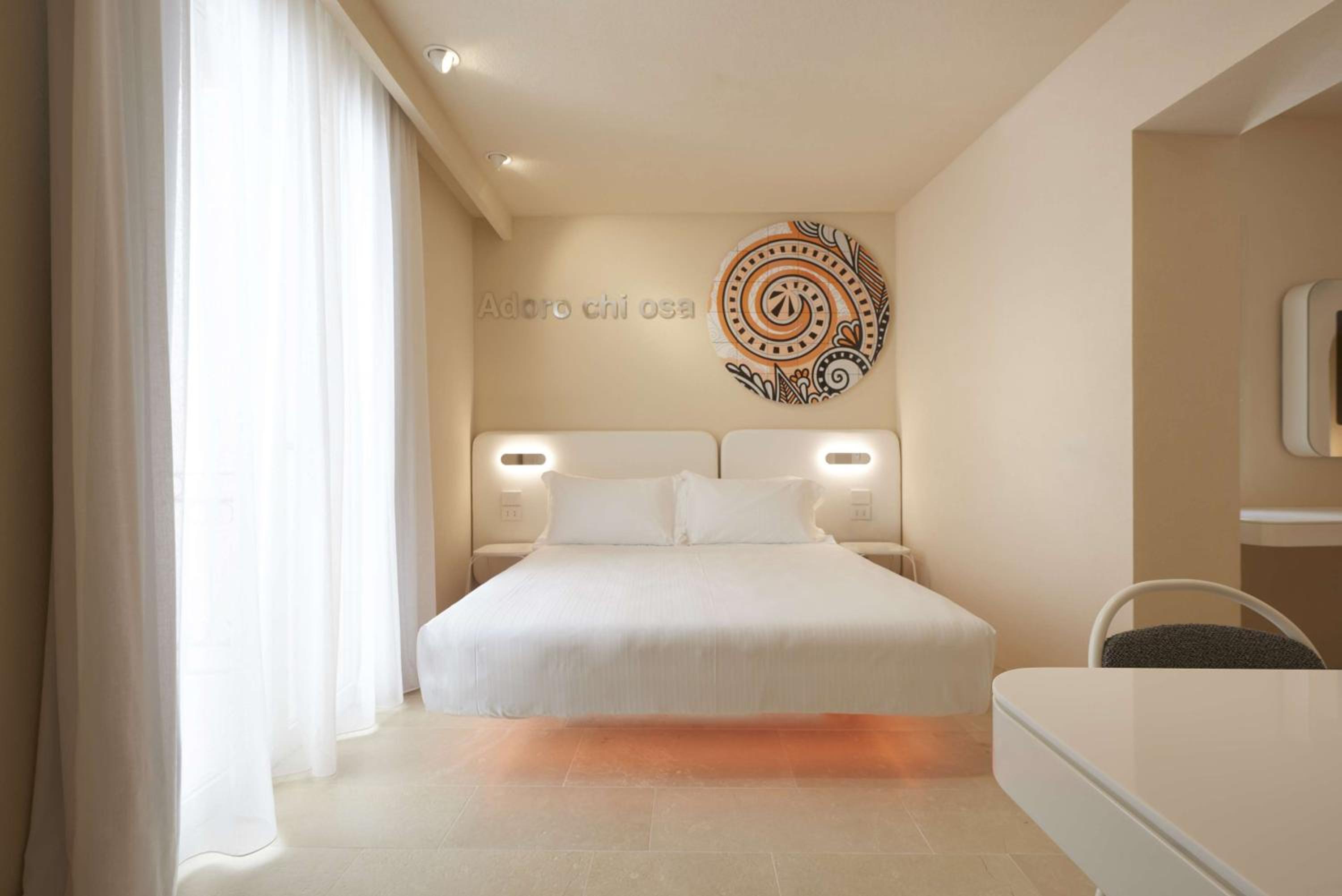 Executive Suite - Photo 11