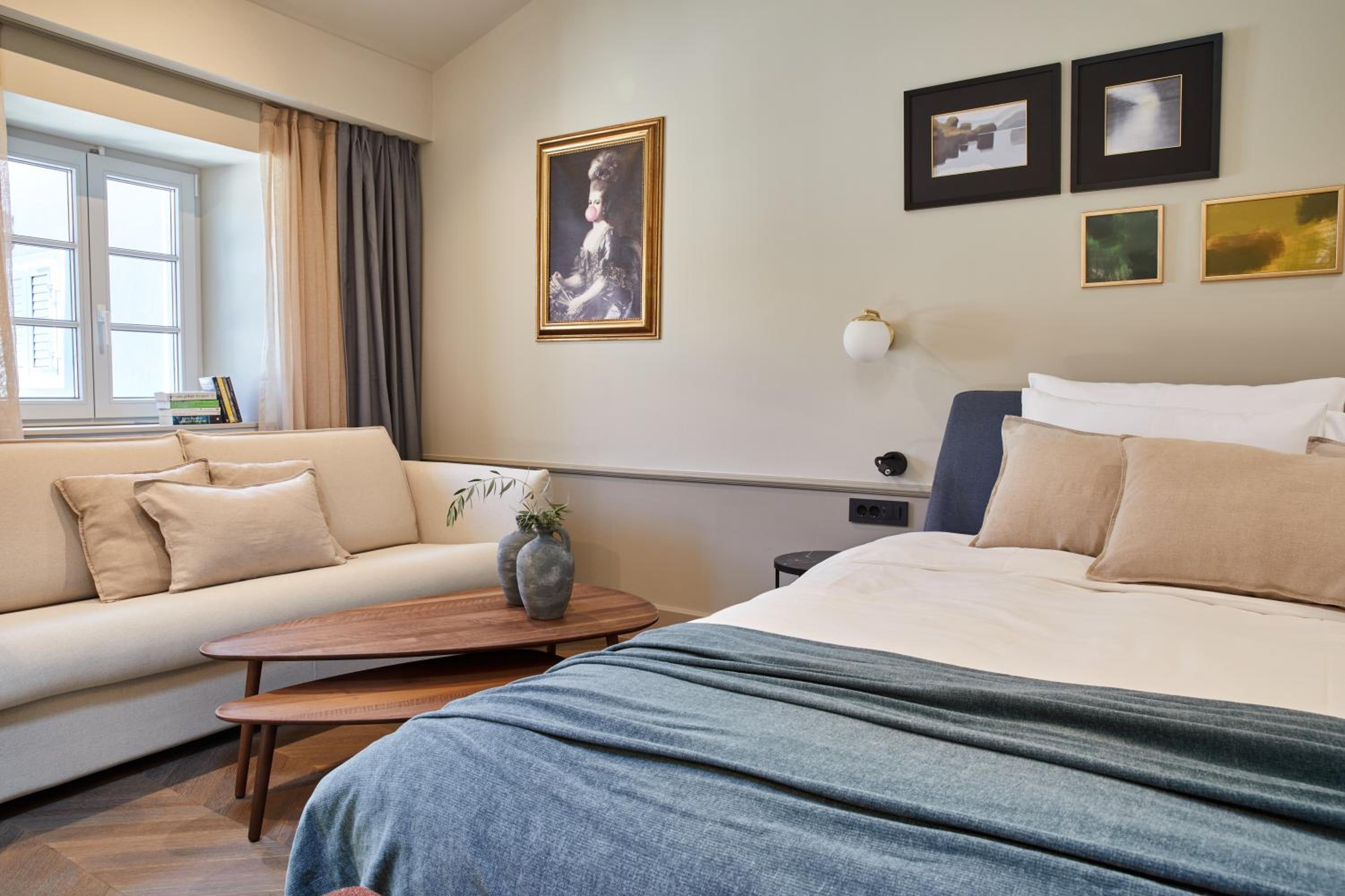 Suite - Photo 5