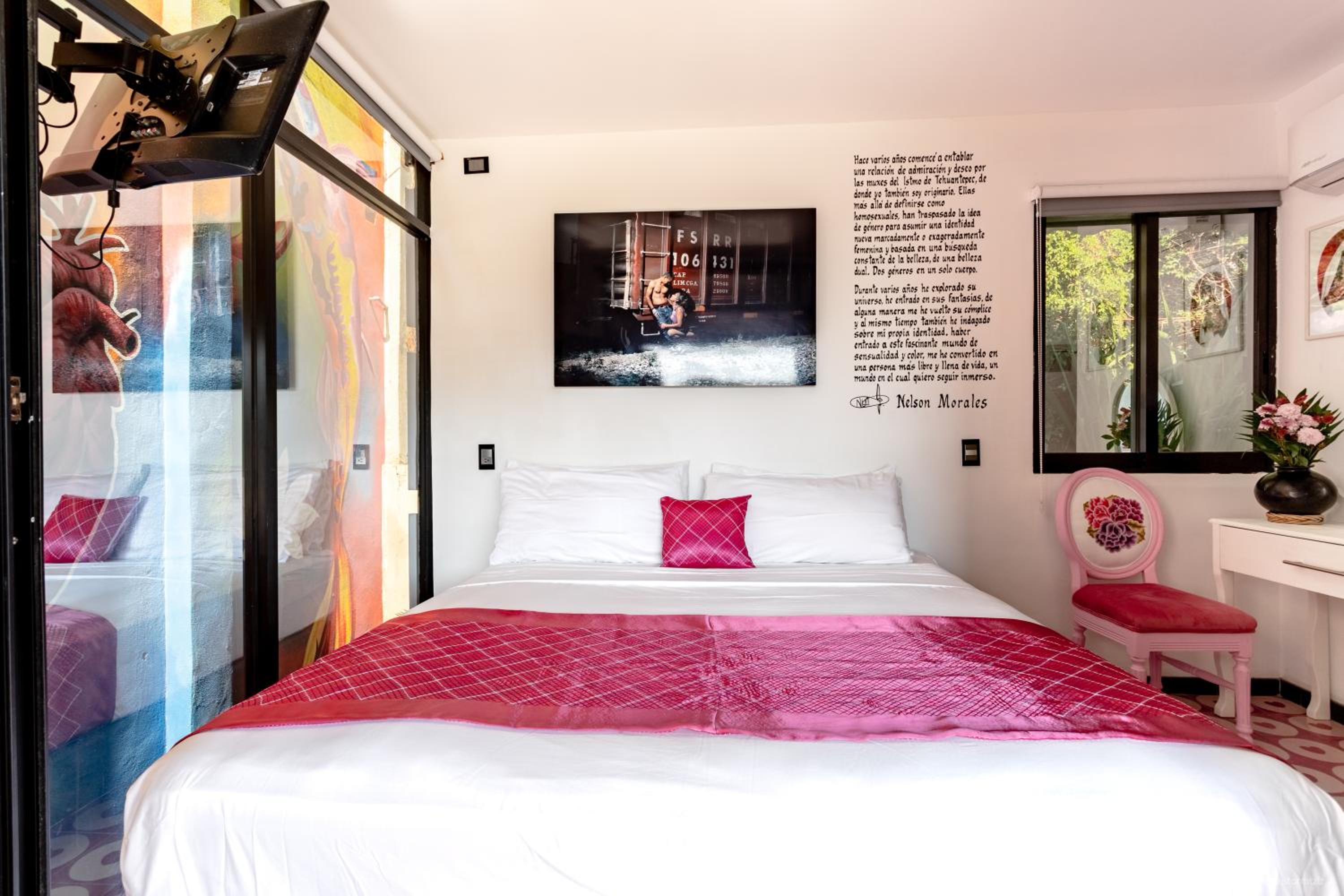 King Room with Pool View photo 1