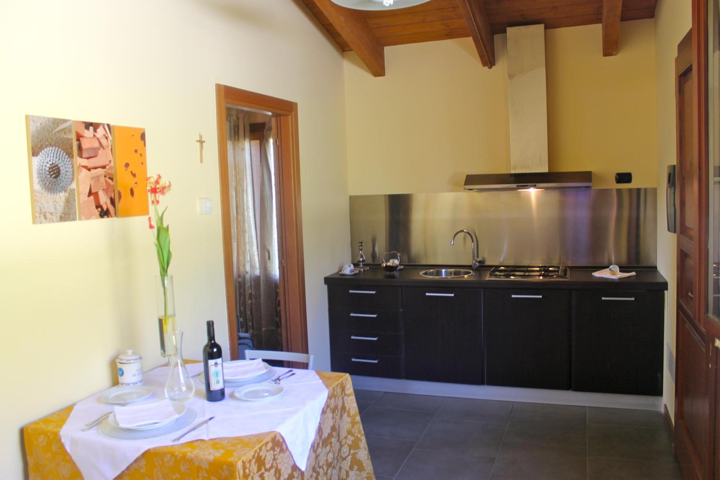 Bungalow with Kitchenette - Photo 9