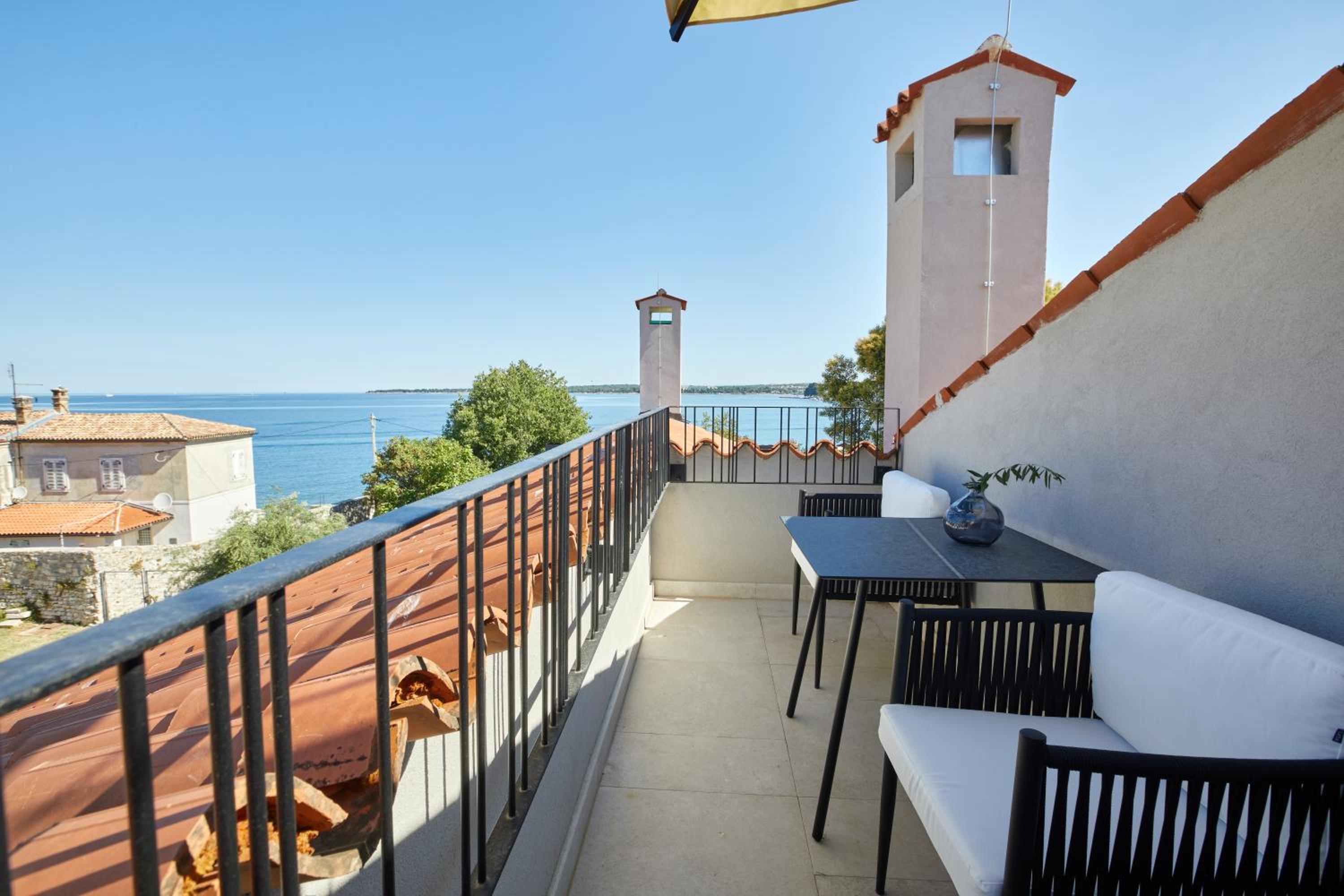 Double Room with Balcony and Sea View - Photo 7
