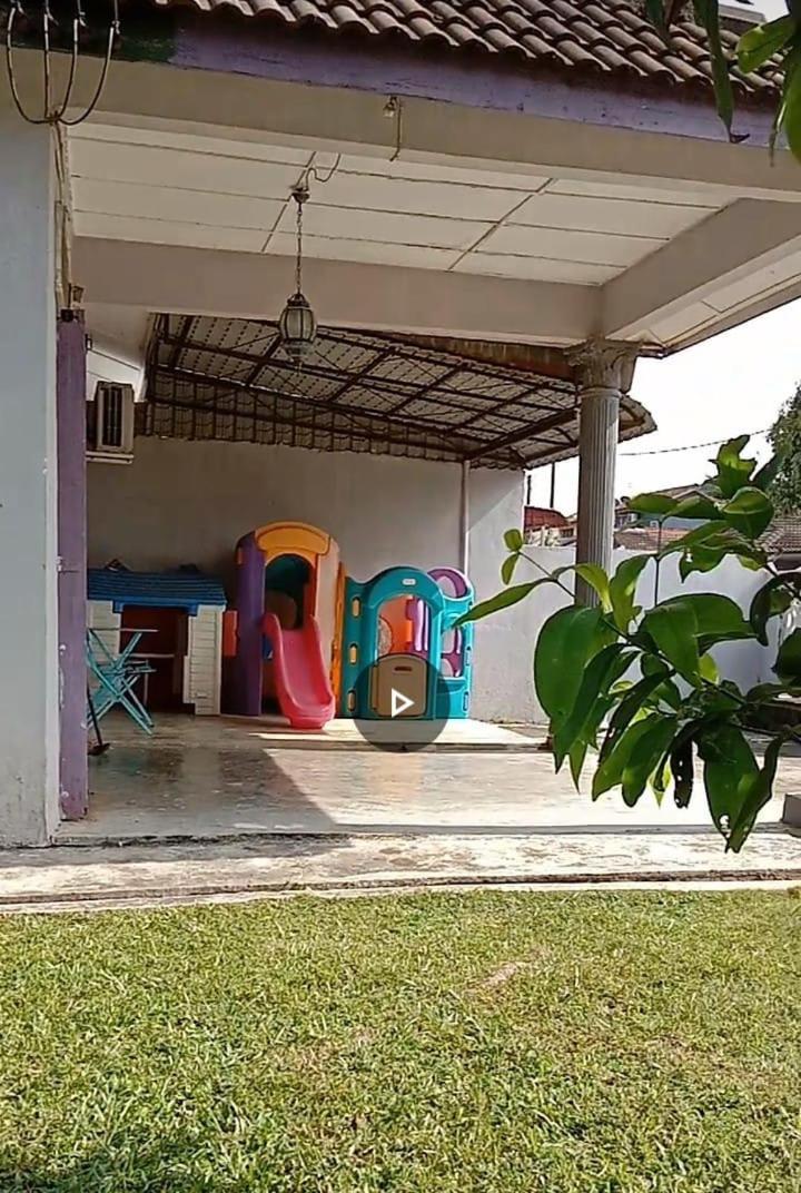 Three-Bedroom House photo 3