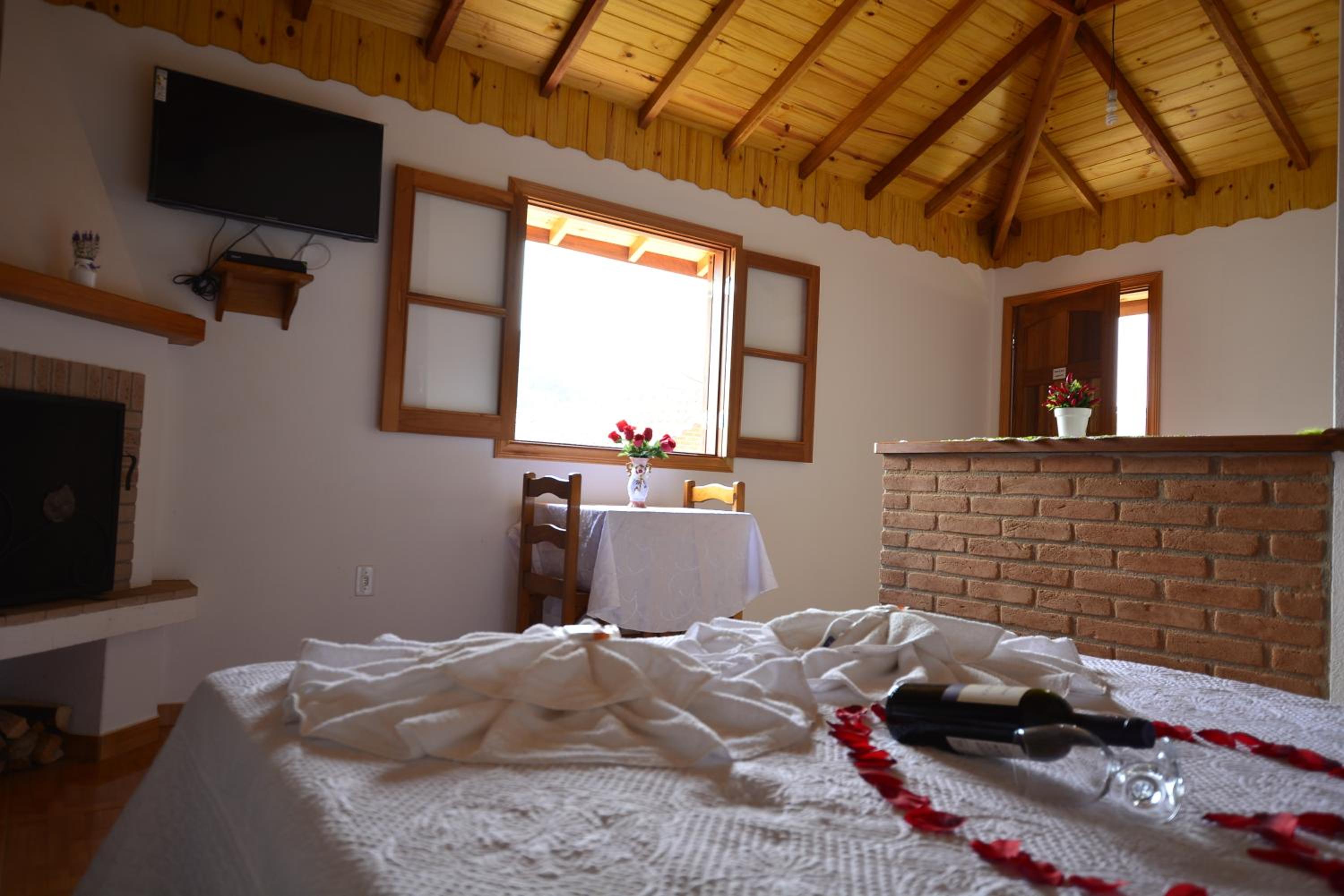 Chalet with Spa Bath photo 1