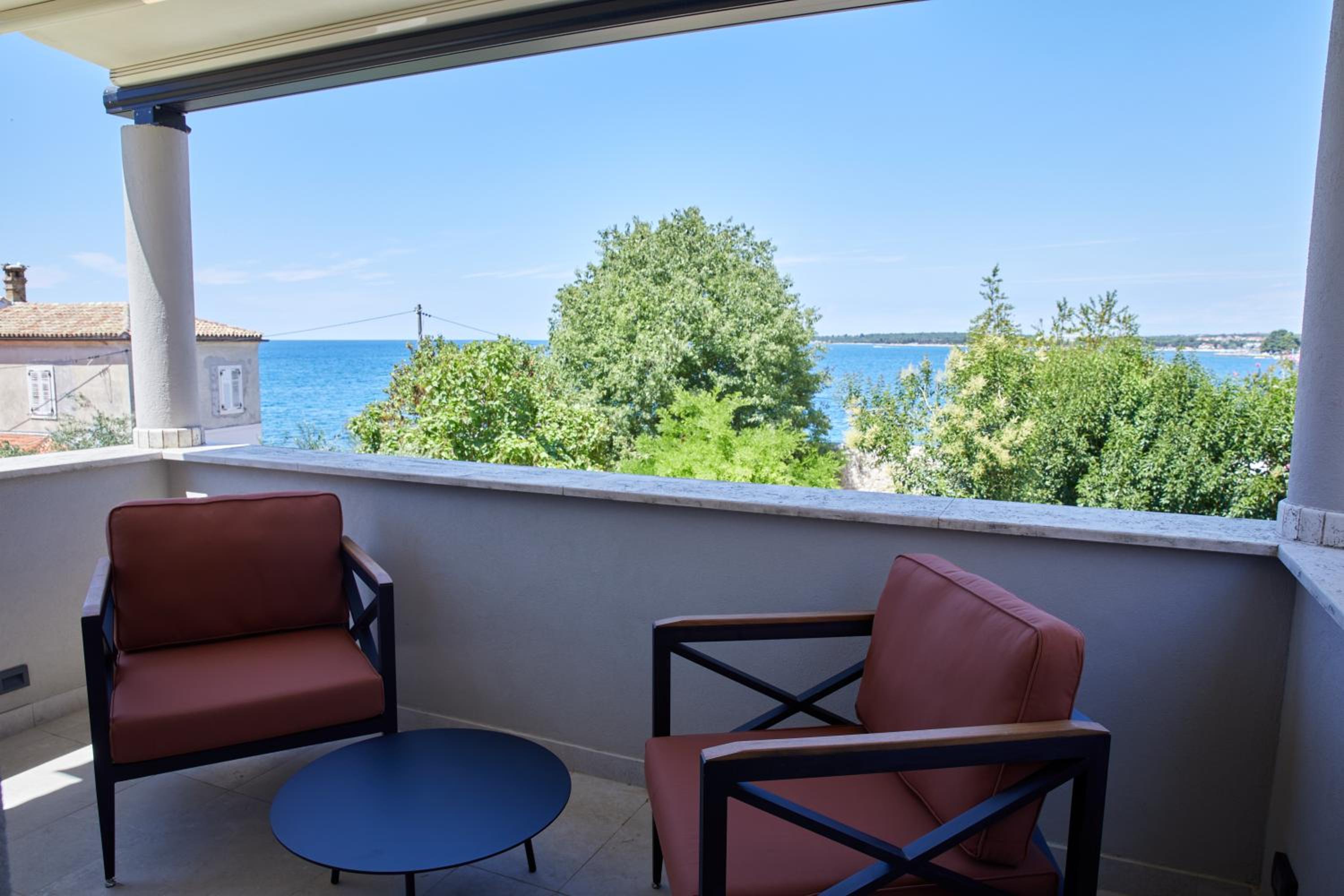 Deluxe Double Room with Balcony and Sea View - Photo 7