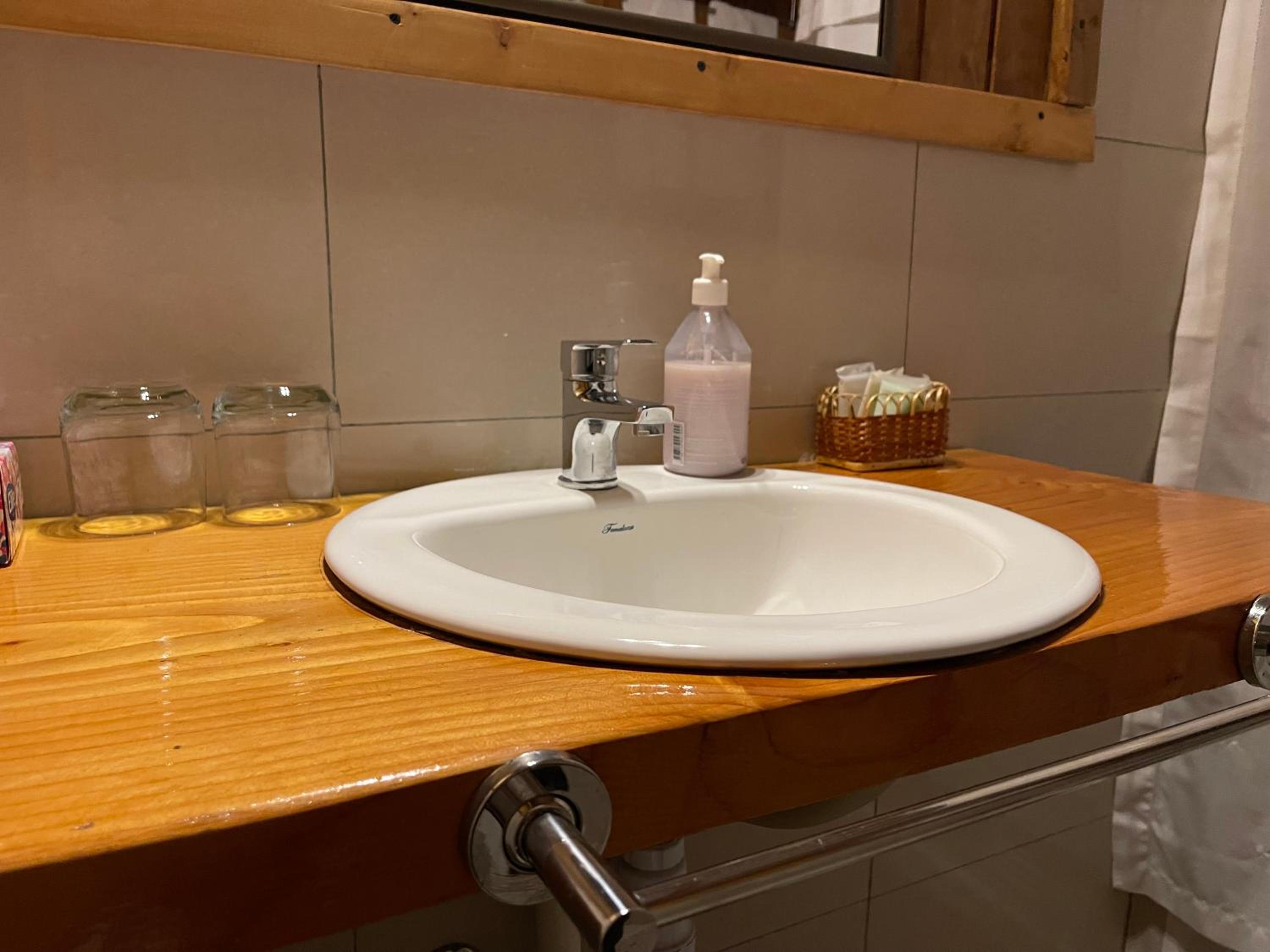 Double Room with Private Bathroom photo 2