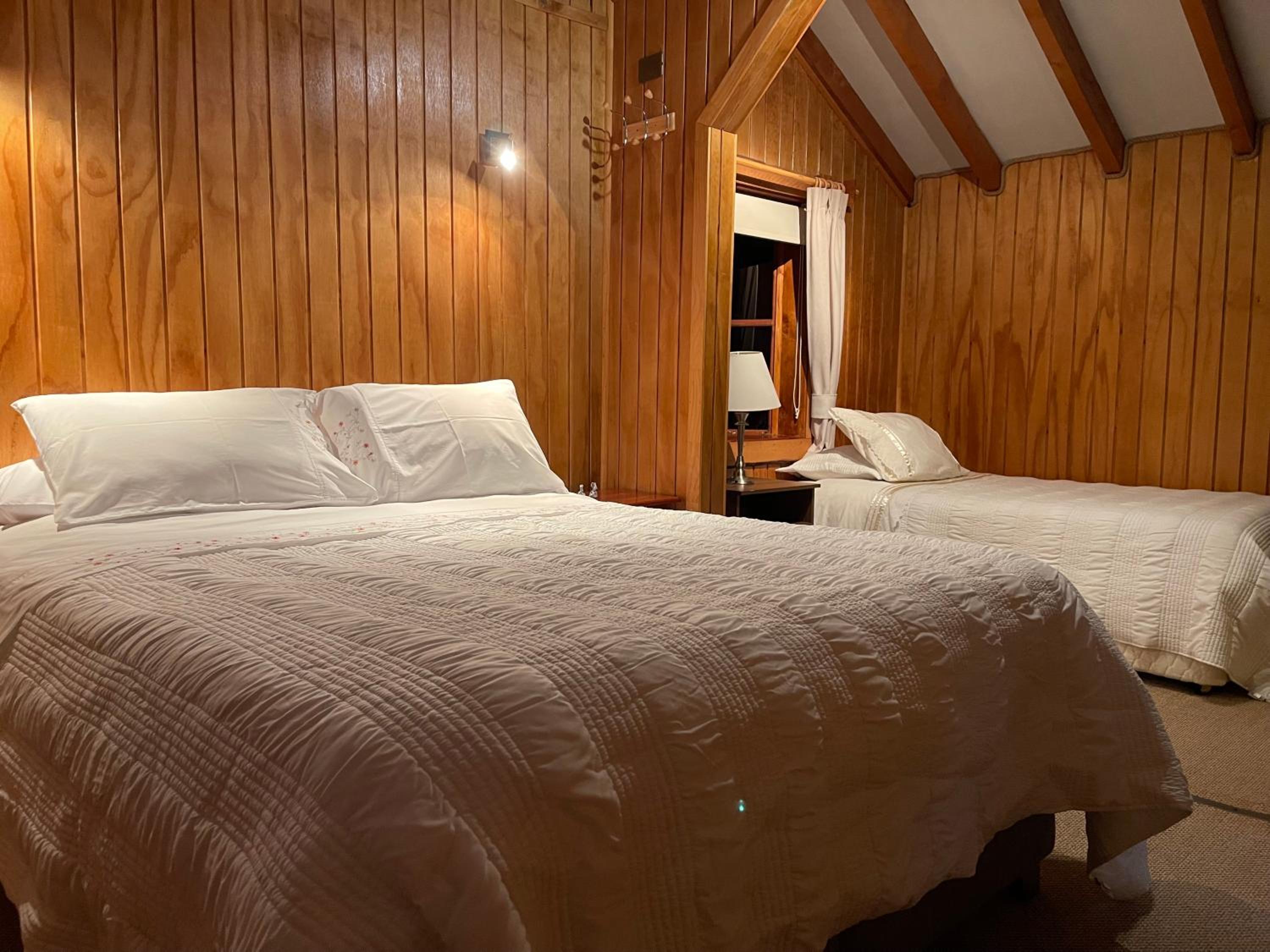 Twin Room with Private Bathroom photo 1