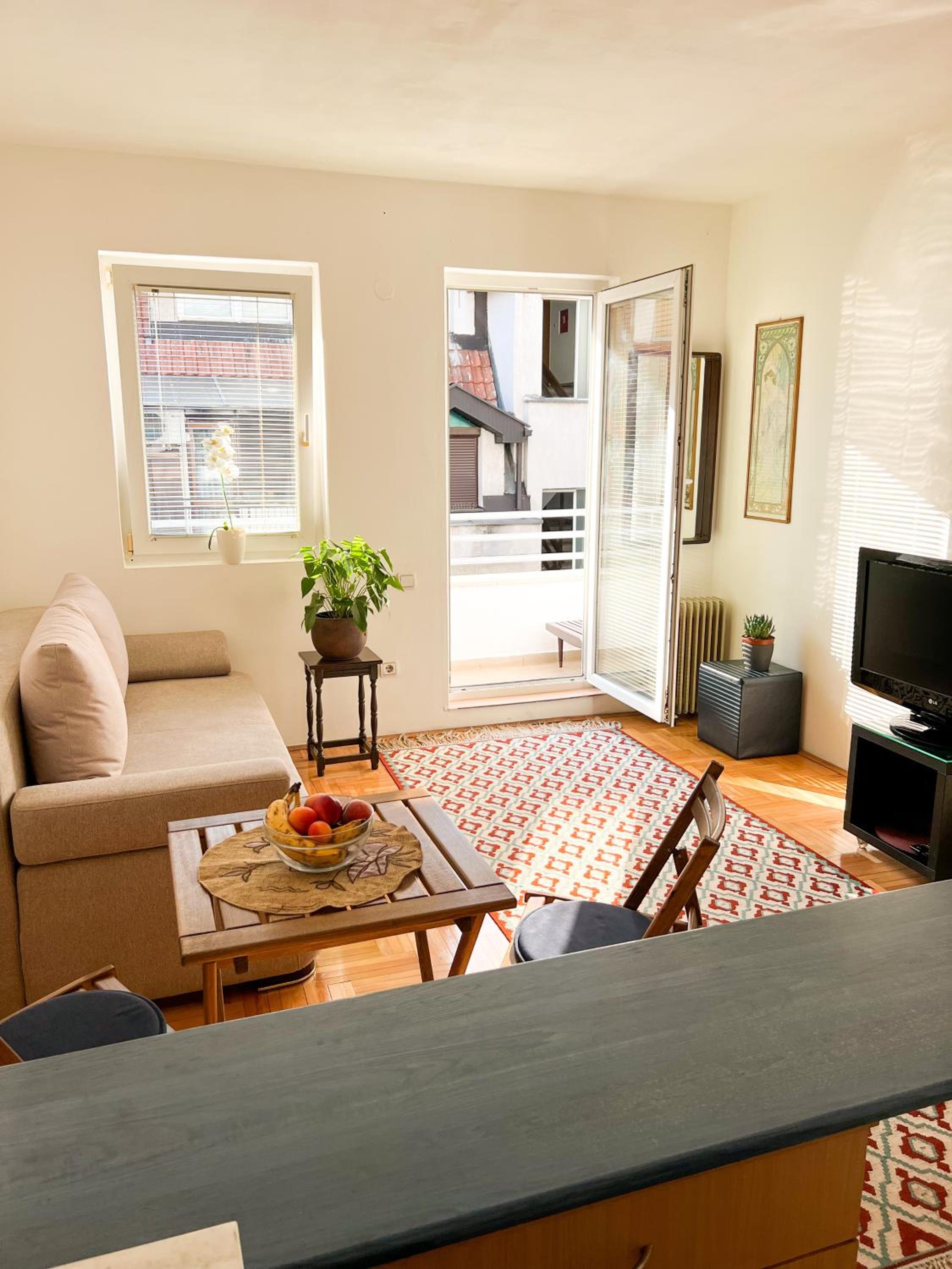 One-Bedroom Apartment photo 1