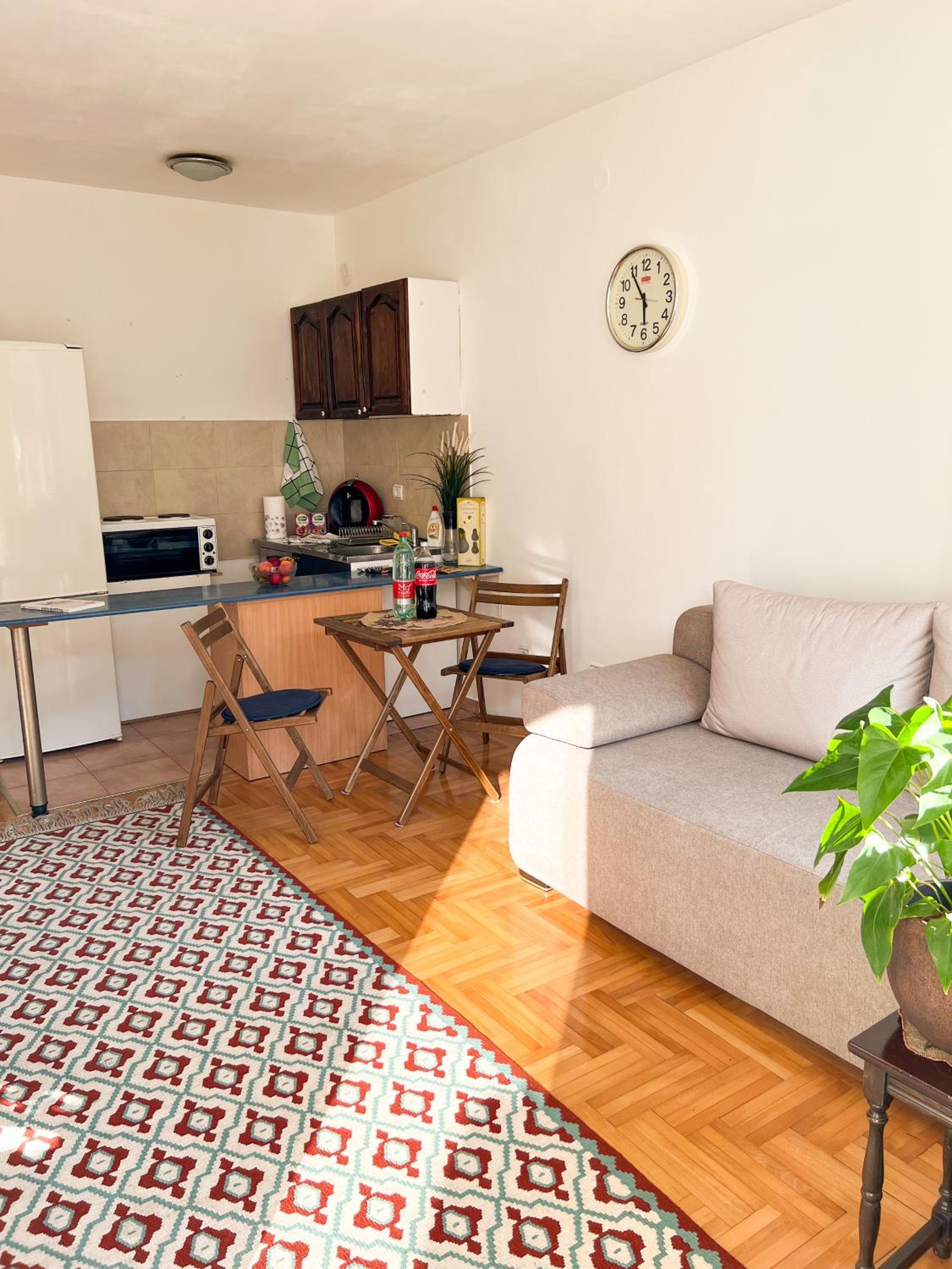 One-Bedroom Apartment photo 3