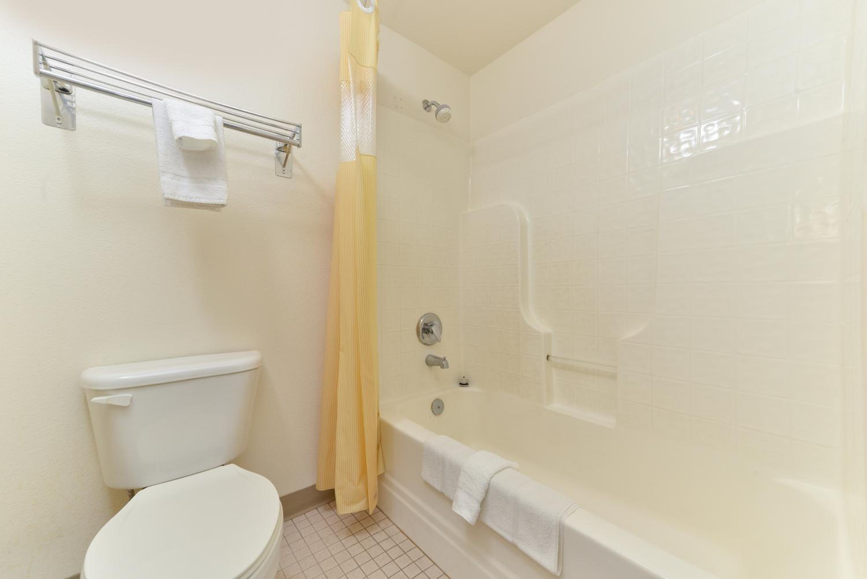 King Room - Non-Smoking - Photo 2