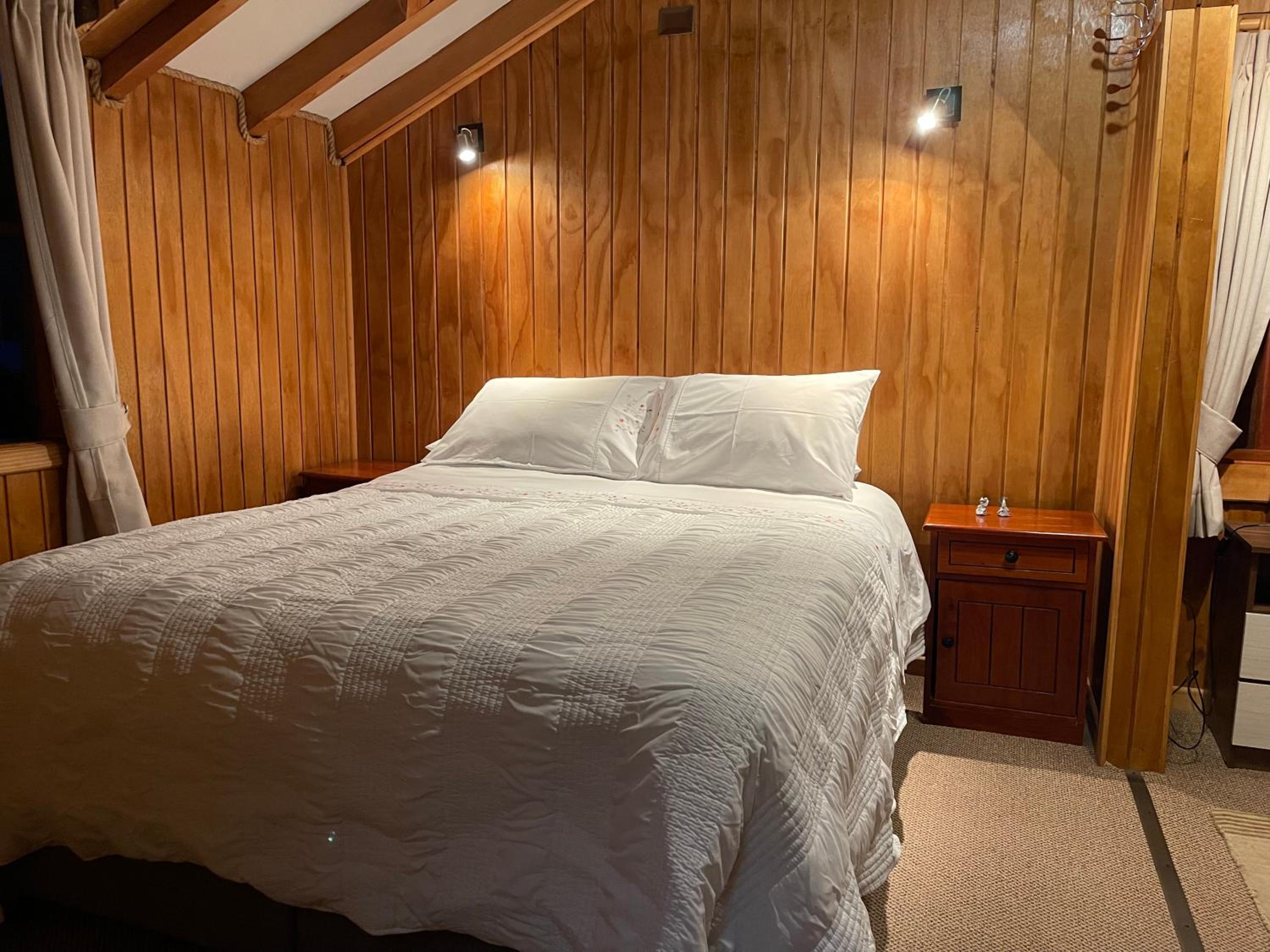 Twin Room with Private Bathroom photo 2