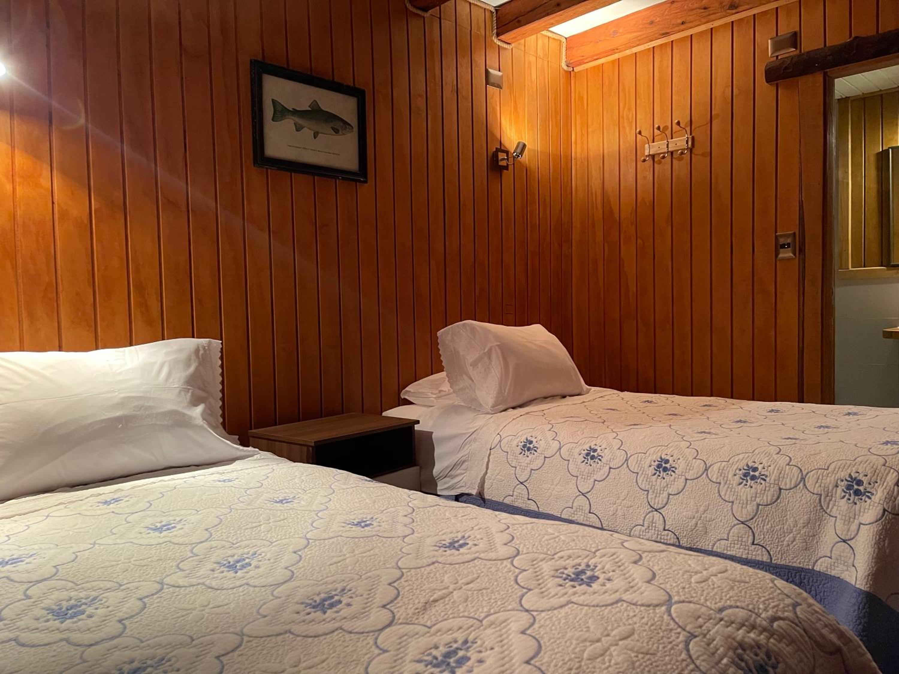Twin Room with Private Bathroom photo 1