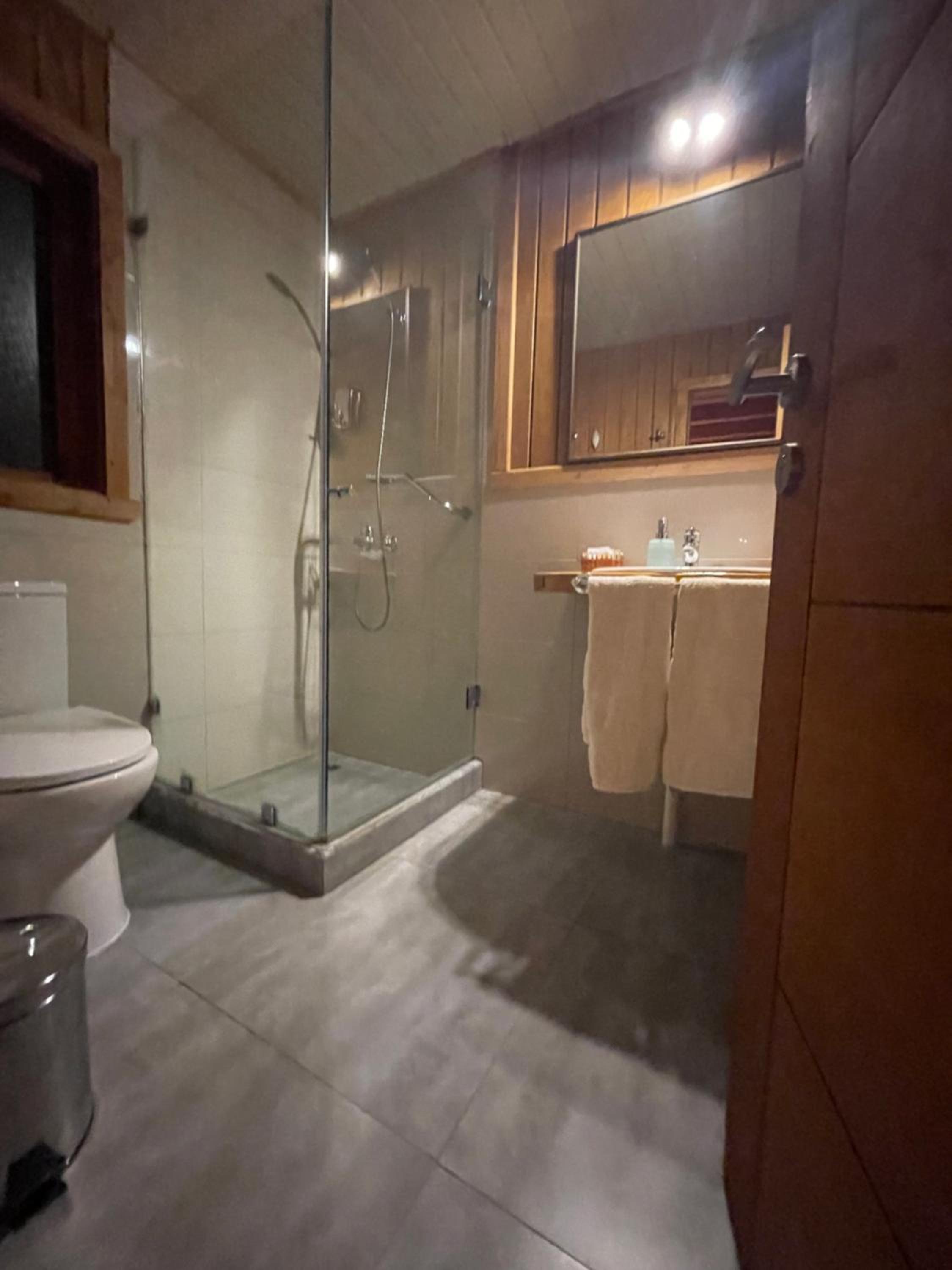 Twin Room with Private Bathroom photo 2