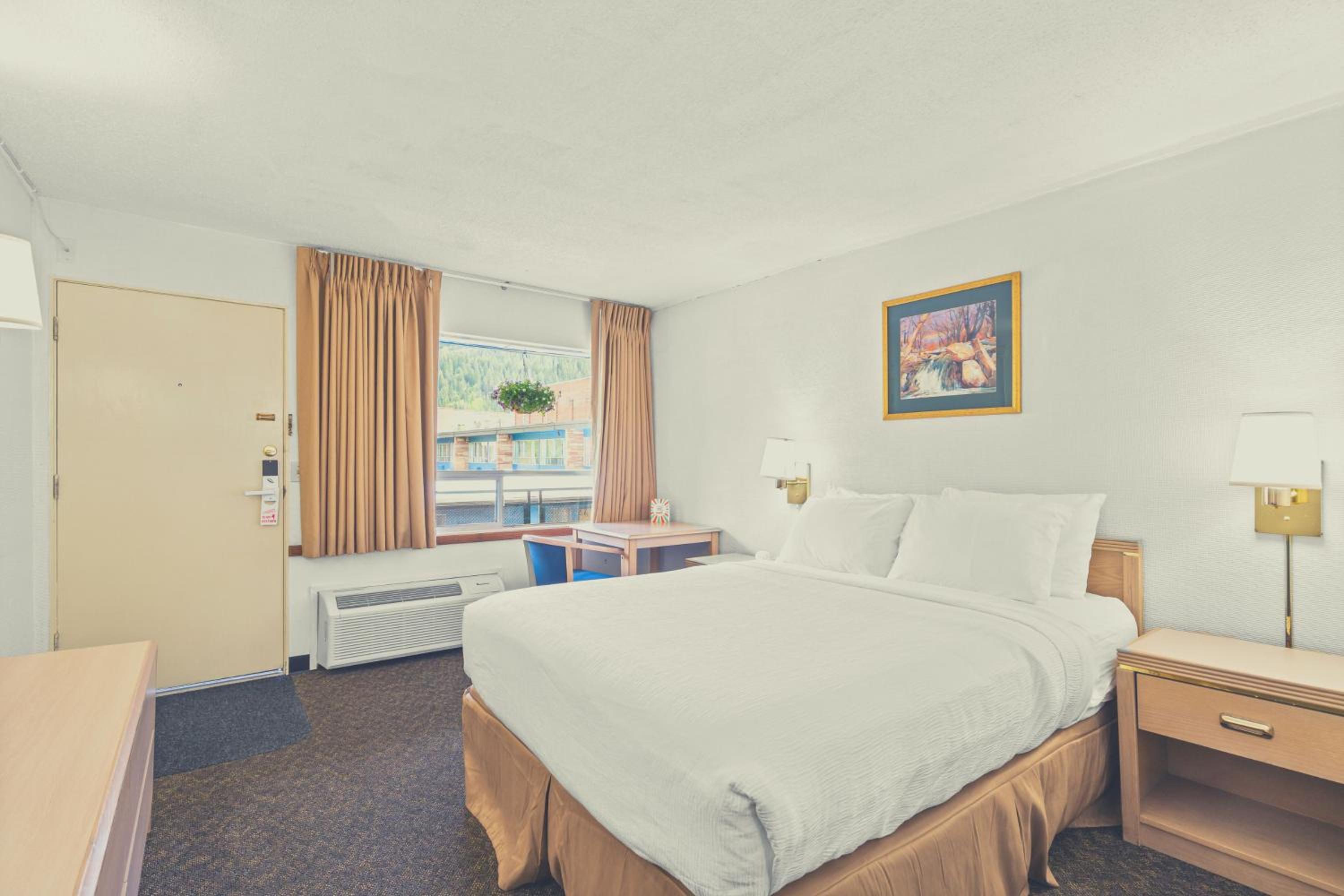 Standard Queen Room - Photo 8