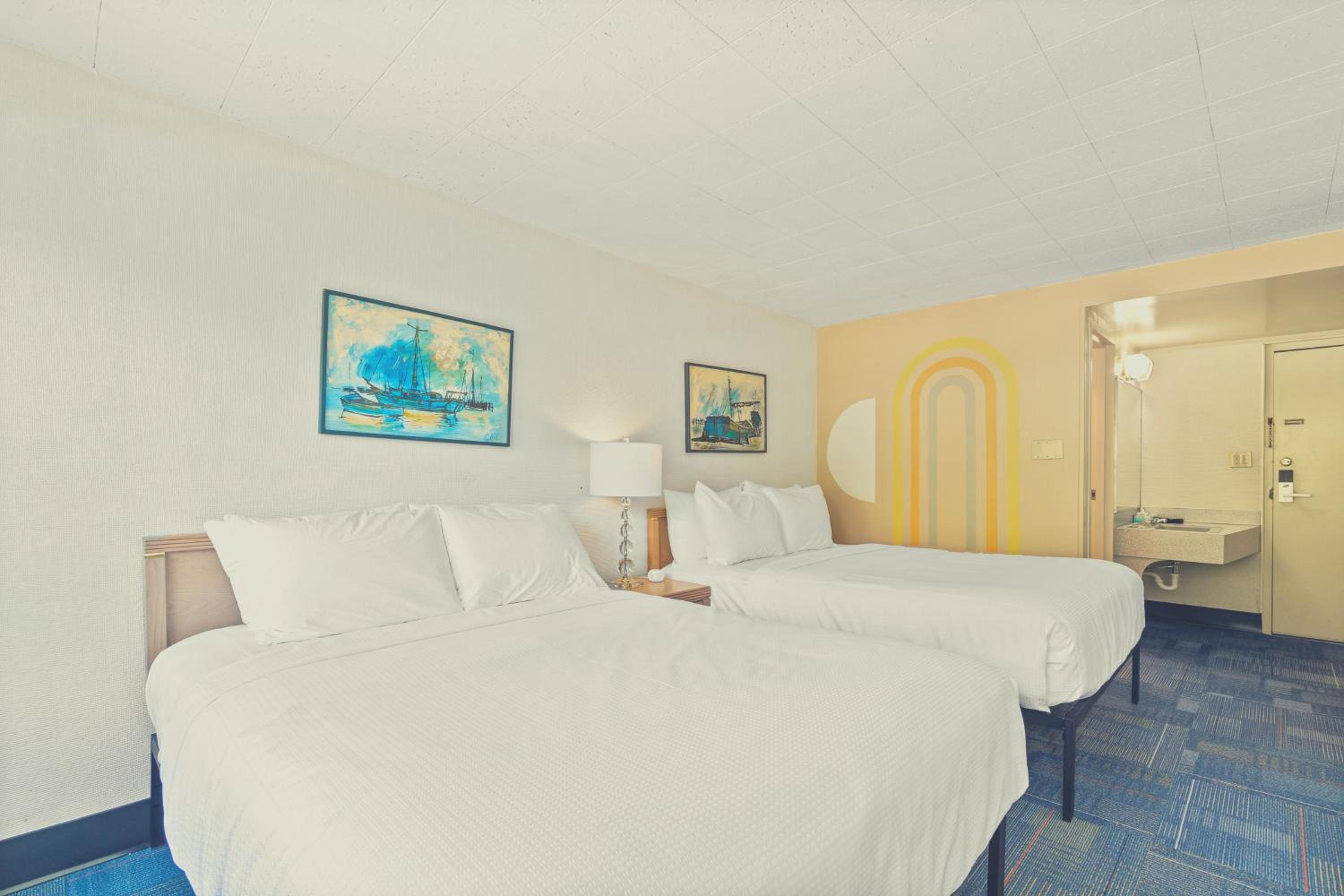 Superior Two Queen Room - Photo 11