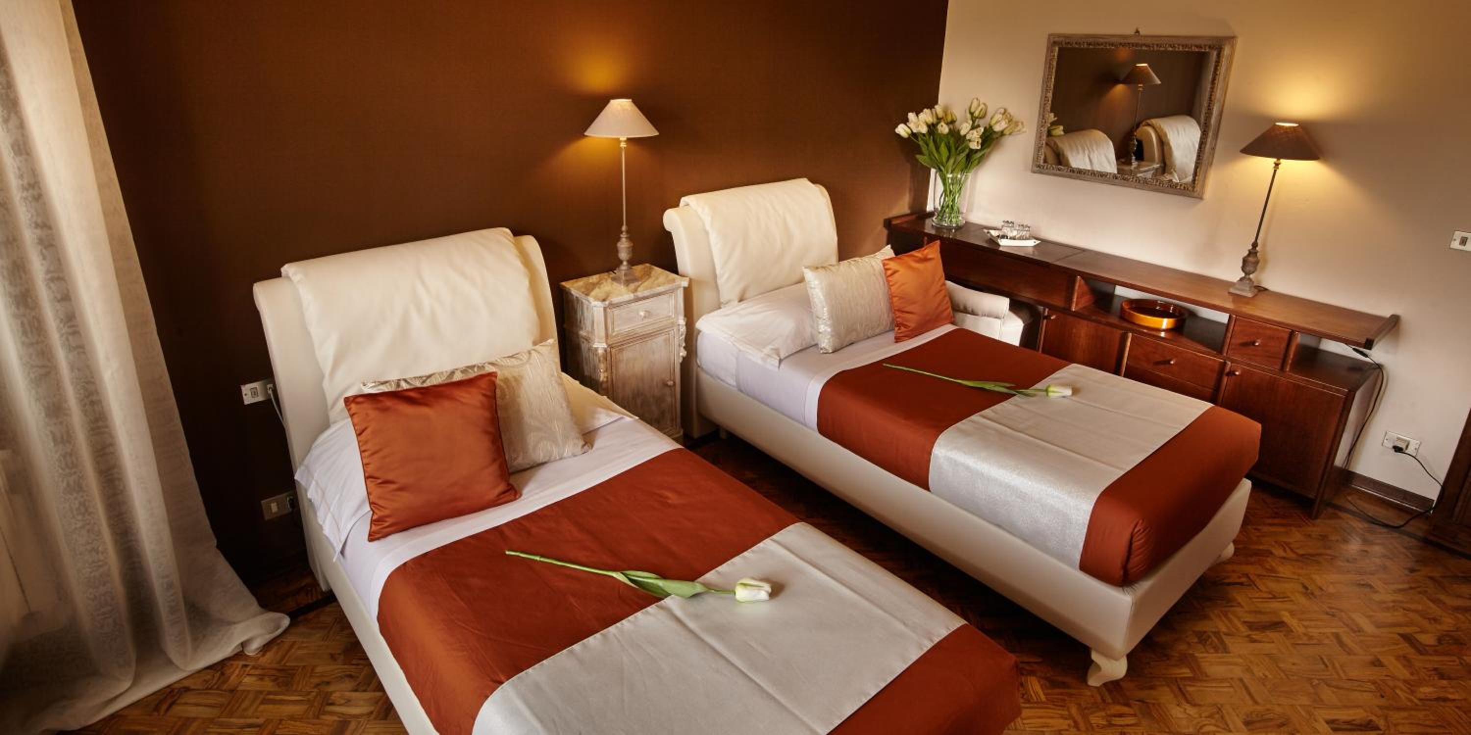 Deluxe Double or Twin Room with Private External Bathroom
