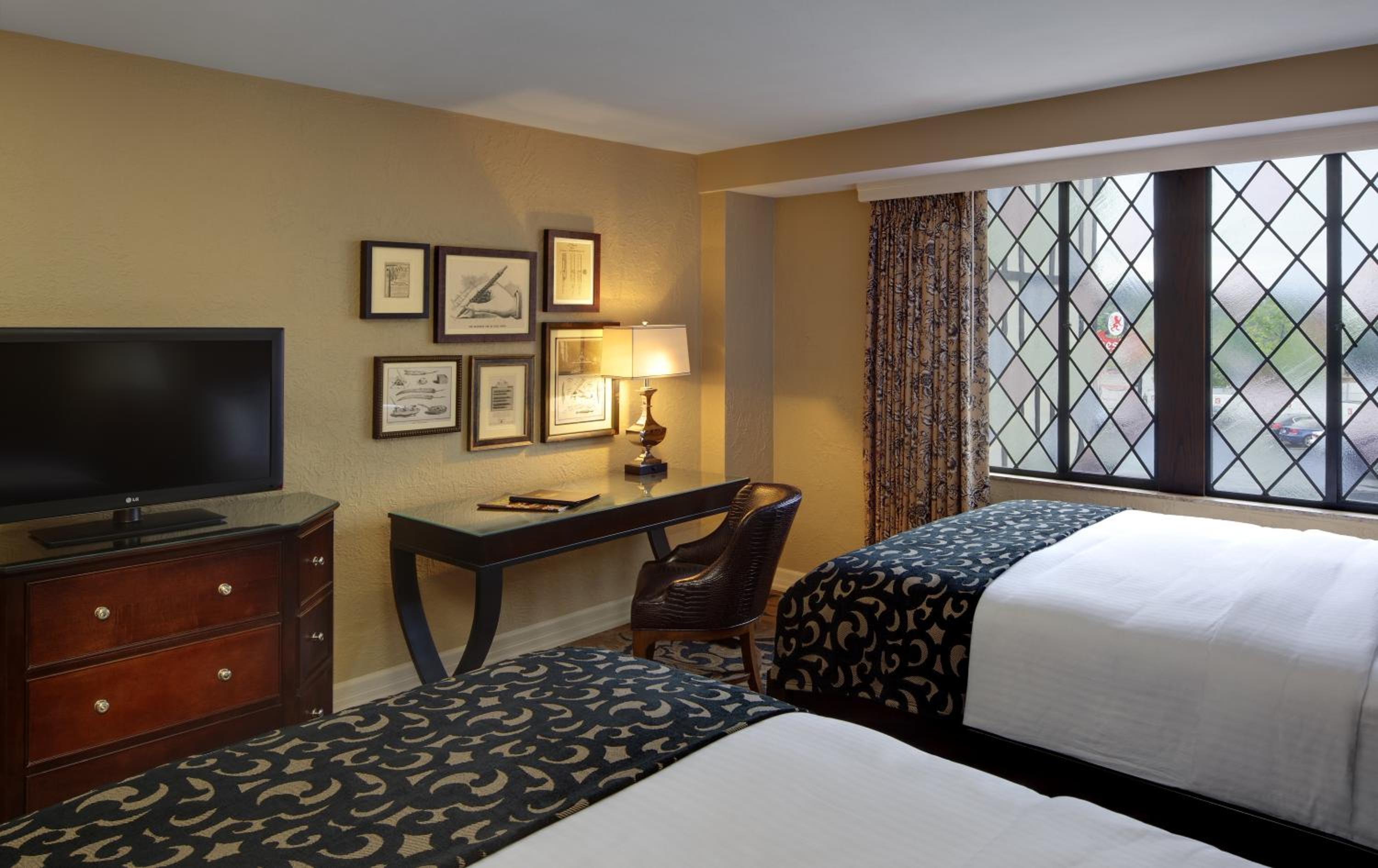 Queen Room with Two Queen Beds - Photo 1