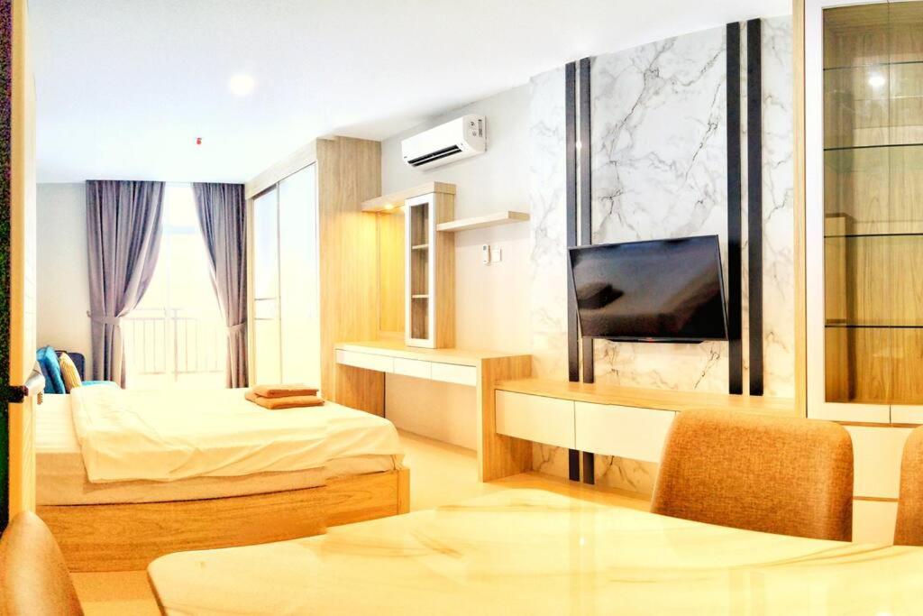 Studio Apartment photo 1