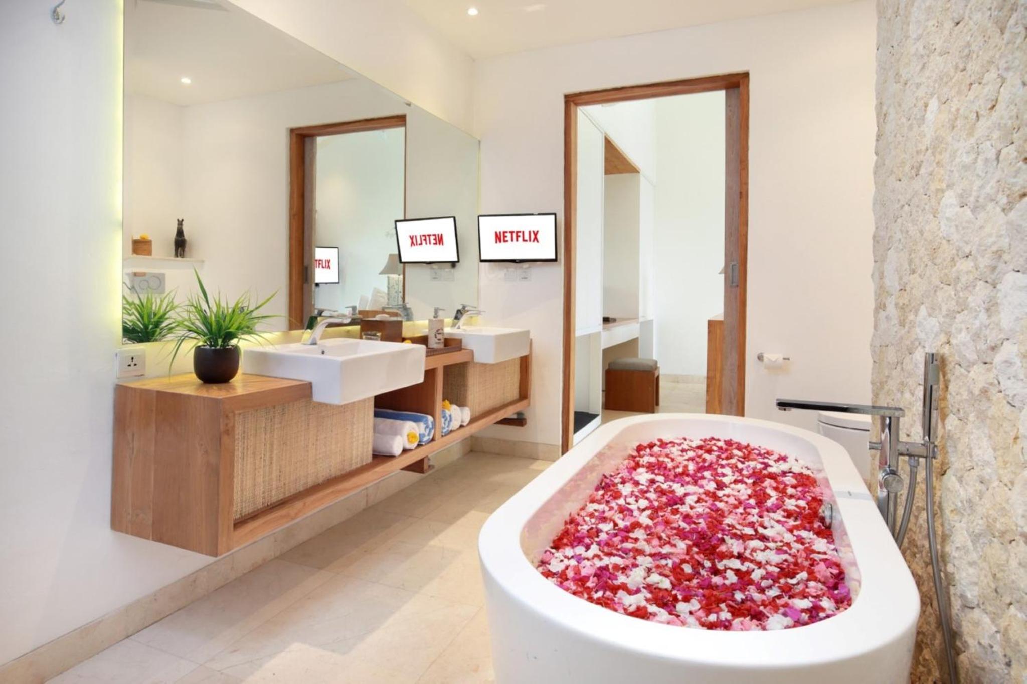 One-Bedroom Villa with Private Pool - Photo 34